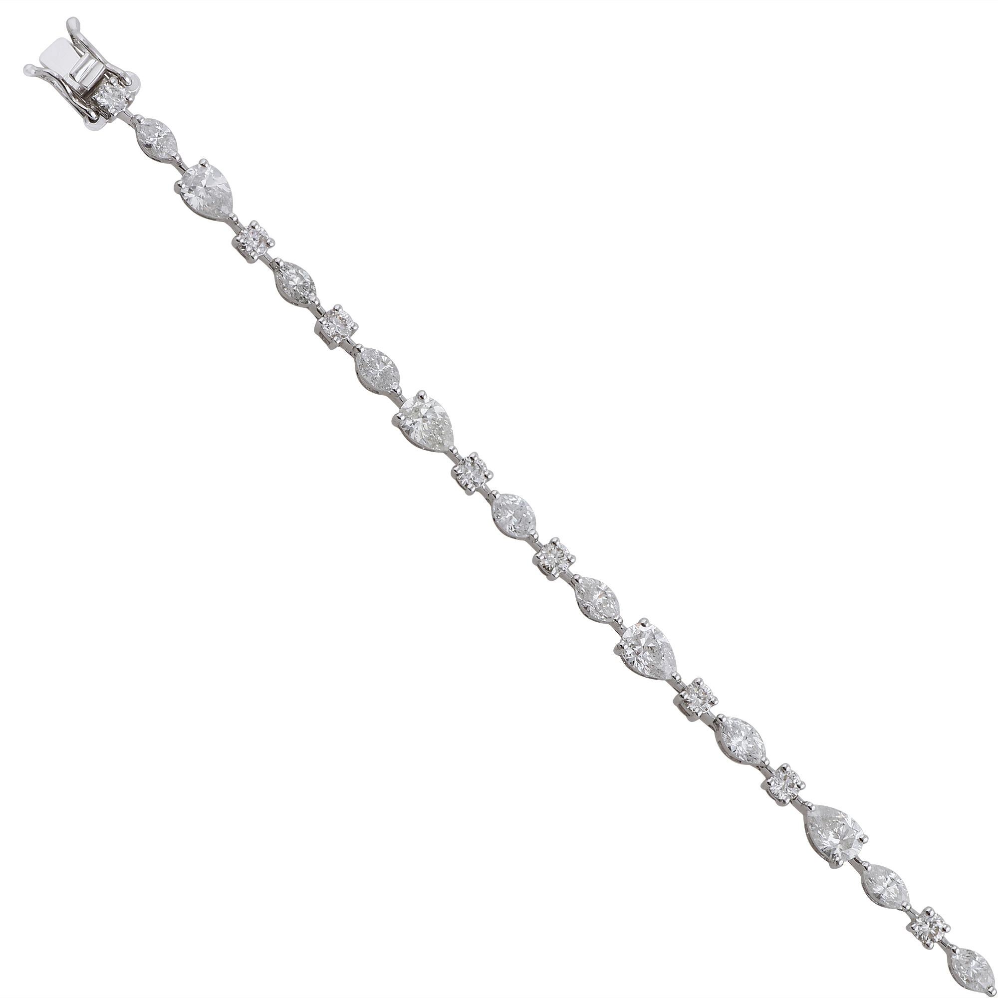 Dieser exquisite Armreif ist aus 18-karätigem Gold gegossen und mit 6,20 Karat funkelnden Diamanten besetzt.

FOLLOW SPECTRUM JEWELS Storefront, um die neueste Collection'S und exklusive Stücke zu sehen. Spectrum Jewels ist stolz darauf, ein Top