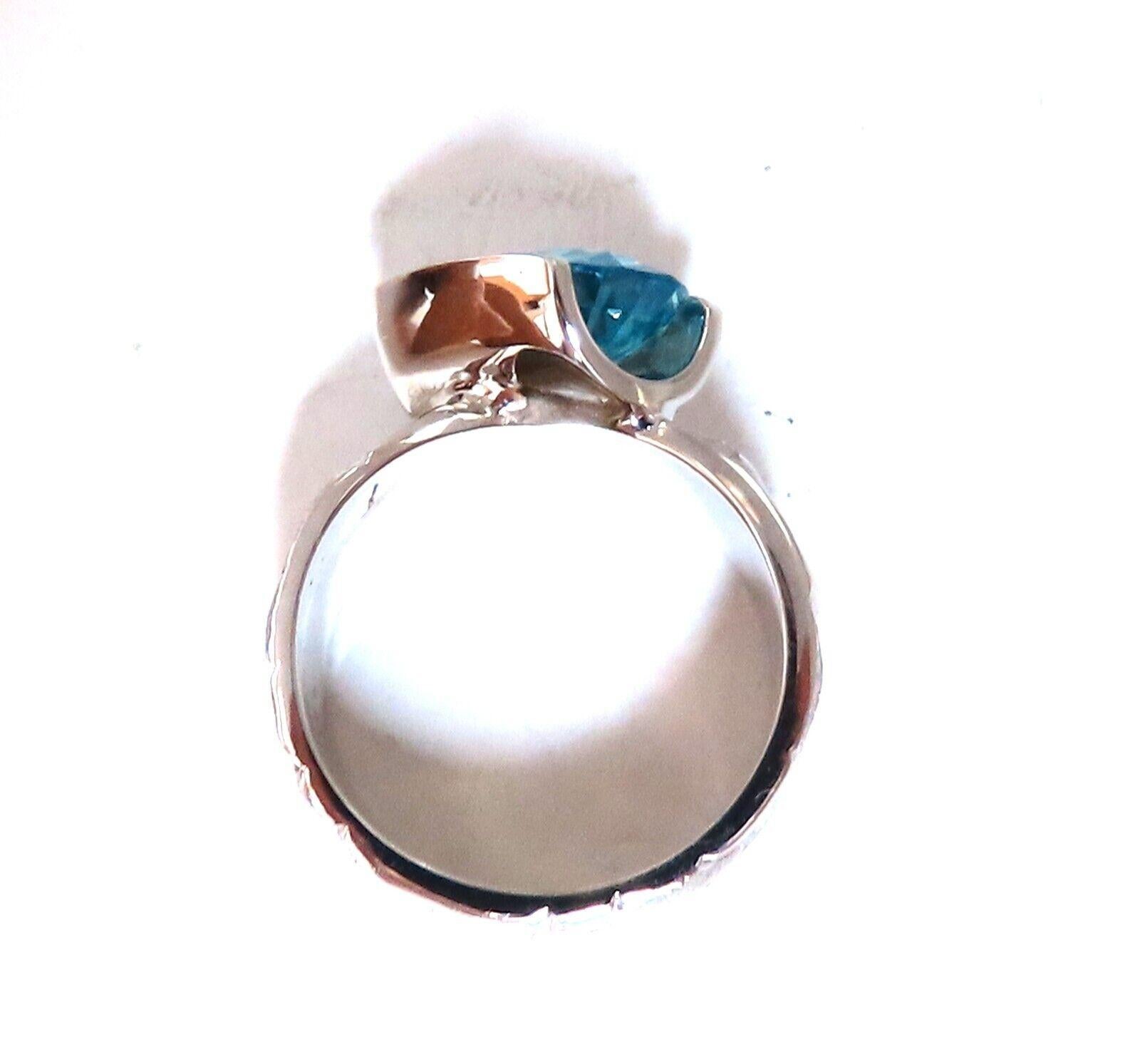 Anillo solitario de circón azul natural de 6.20 quilates

Medida 12x8mm

Corte radiante, claridad limpia azul índigo vivo

Oro blanco de 14 quilates 12,9 g

Profundidad del anillo 7 mm

Talla 7.5 y podemos cambiar de talla, por favor pregunta.

Se