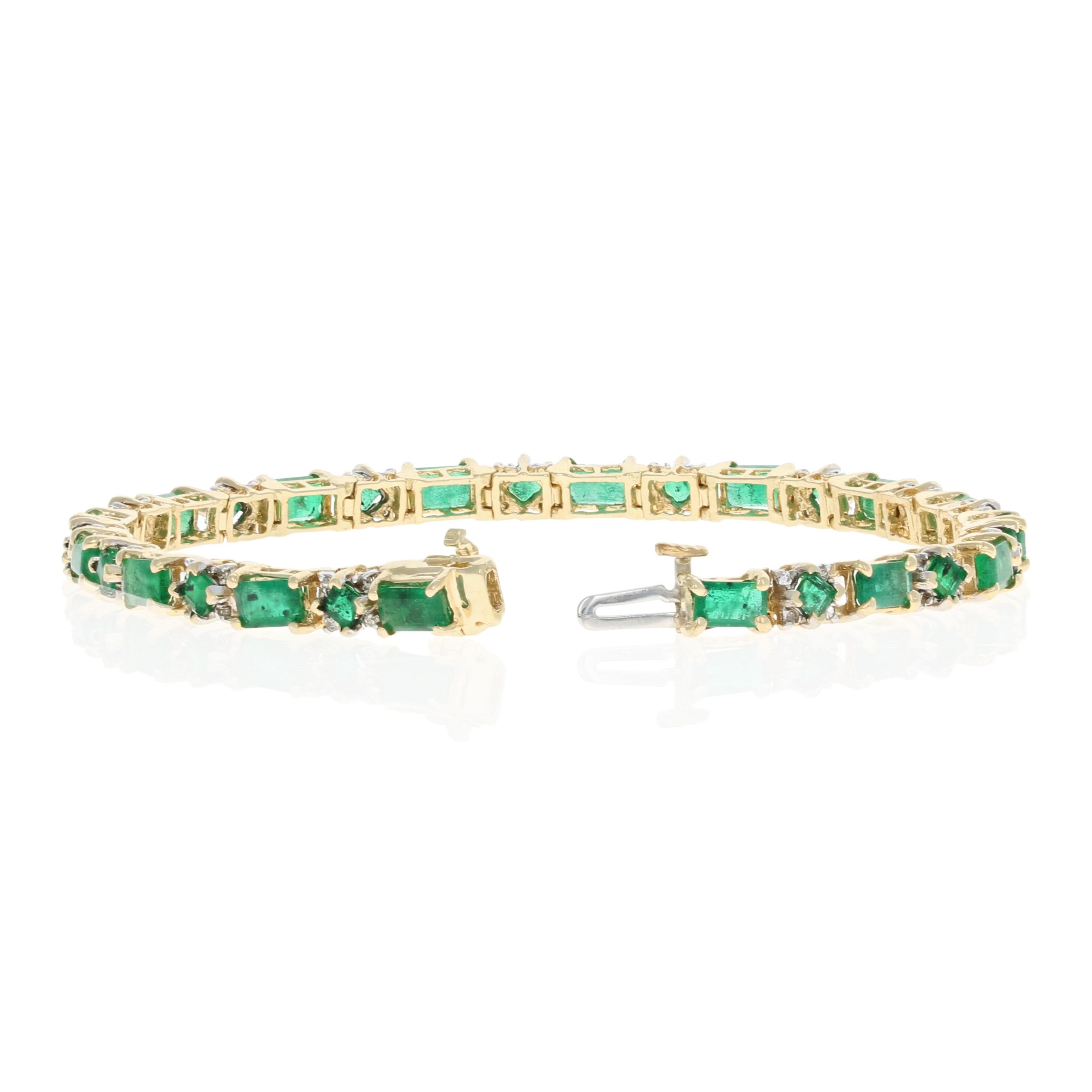 6.20 Carat Rectangle Cut Emerald and Diamond Bracelet, 14 Karat Yellow Gold Link In Excellent Condition In Greensboro, NC
