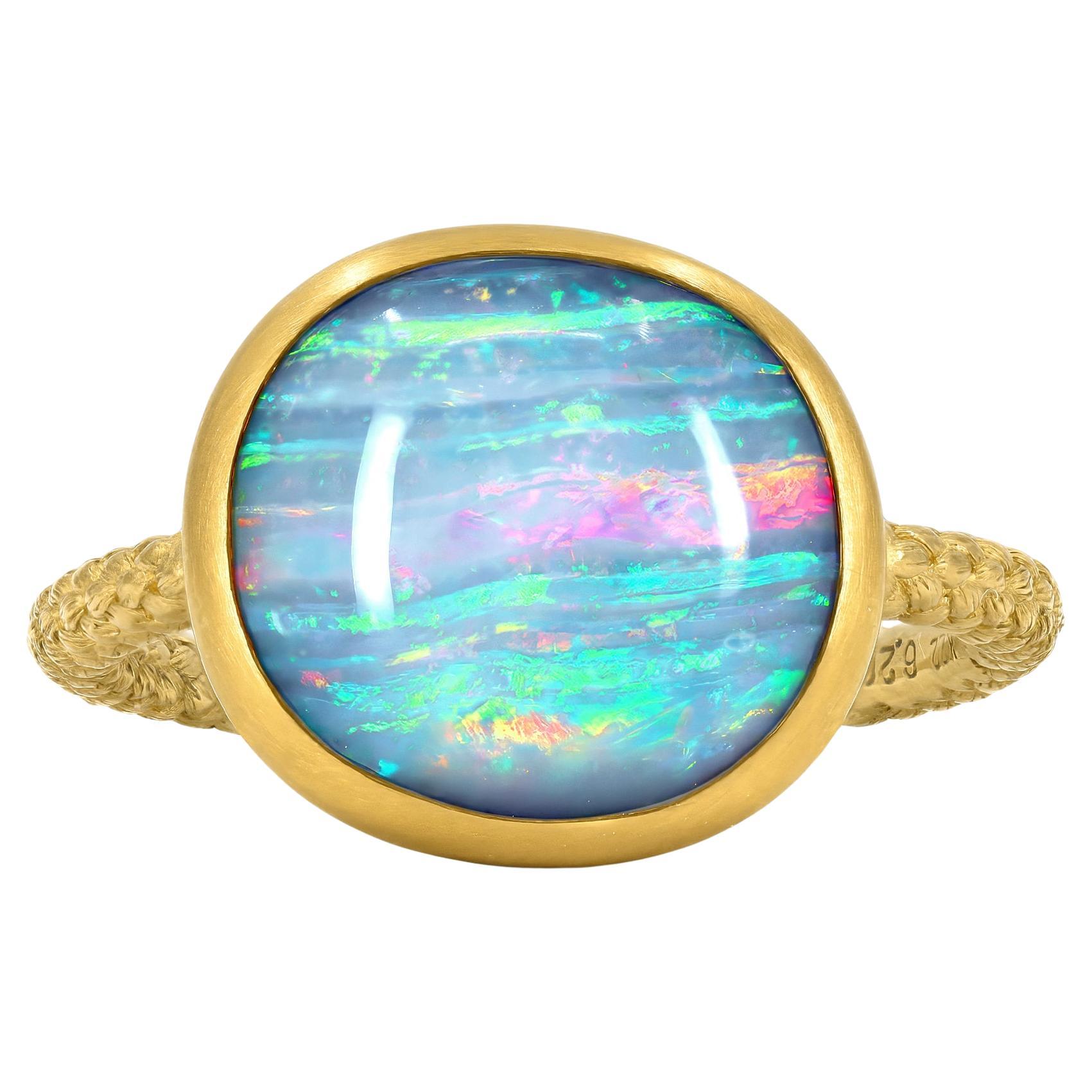 6.21 carat Blue Sky Australian Opal Cabochon Yellow Gold Ring, Talkative 2025 en vente