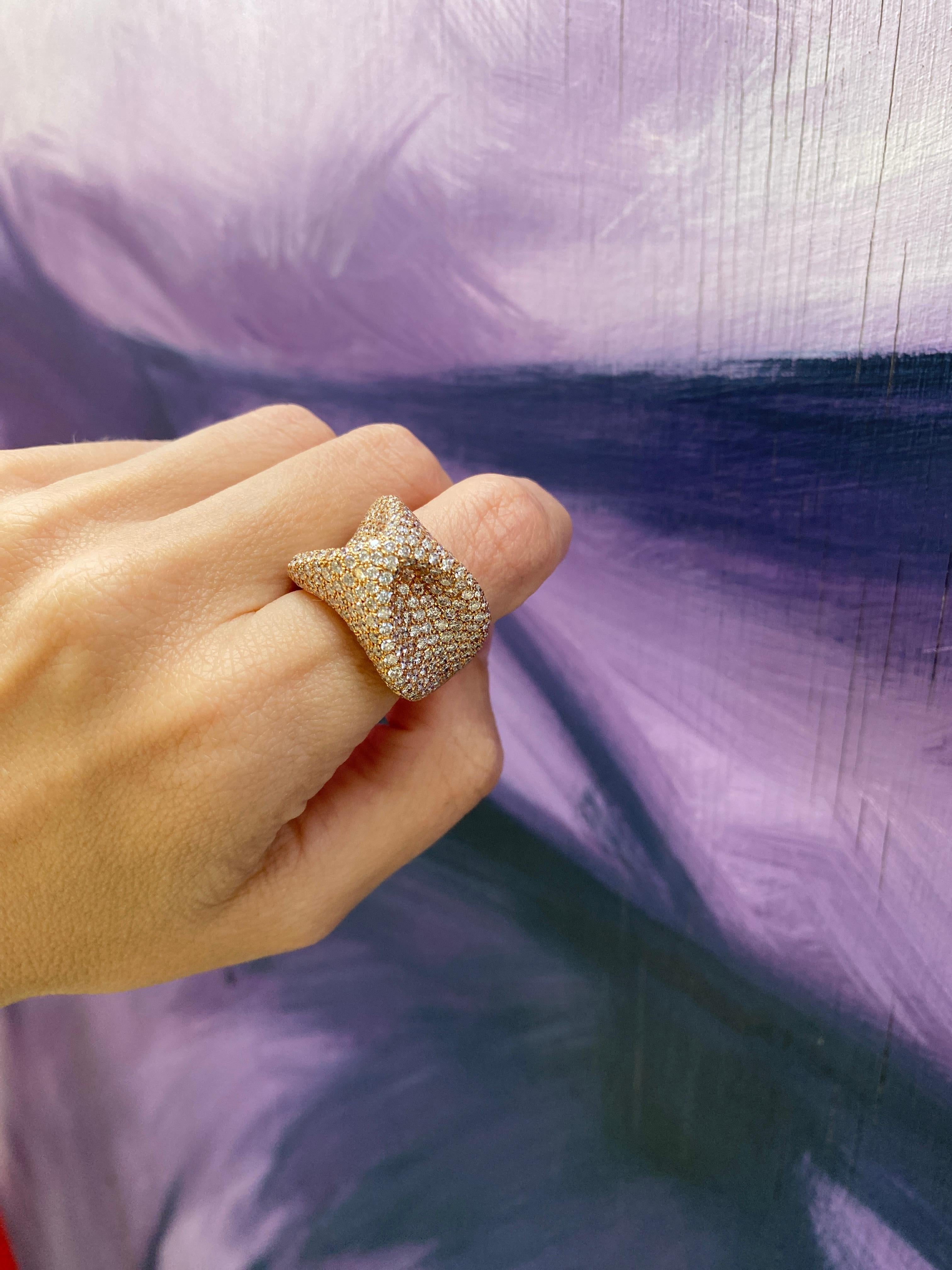 Bague mode en or rose 18 carats avec diamants d'un poids total de 6,21 carats en vente 6