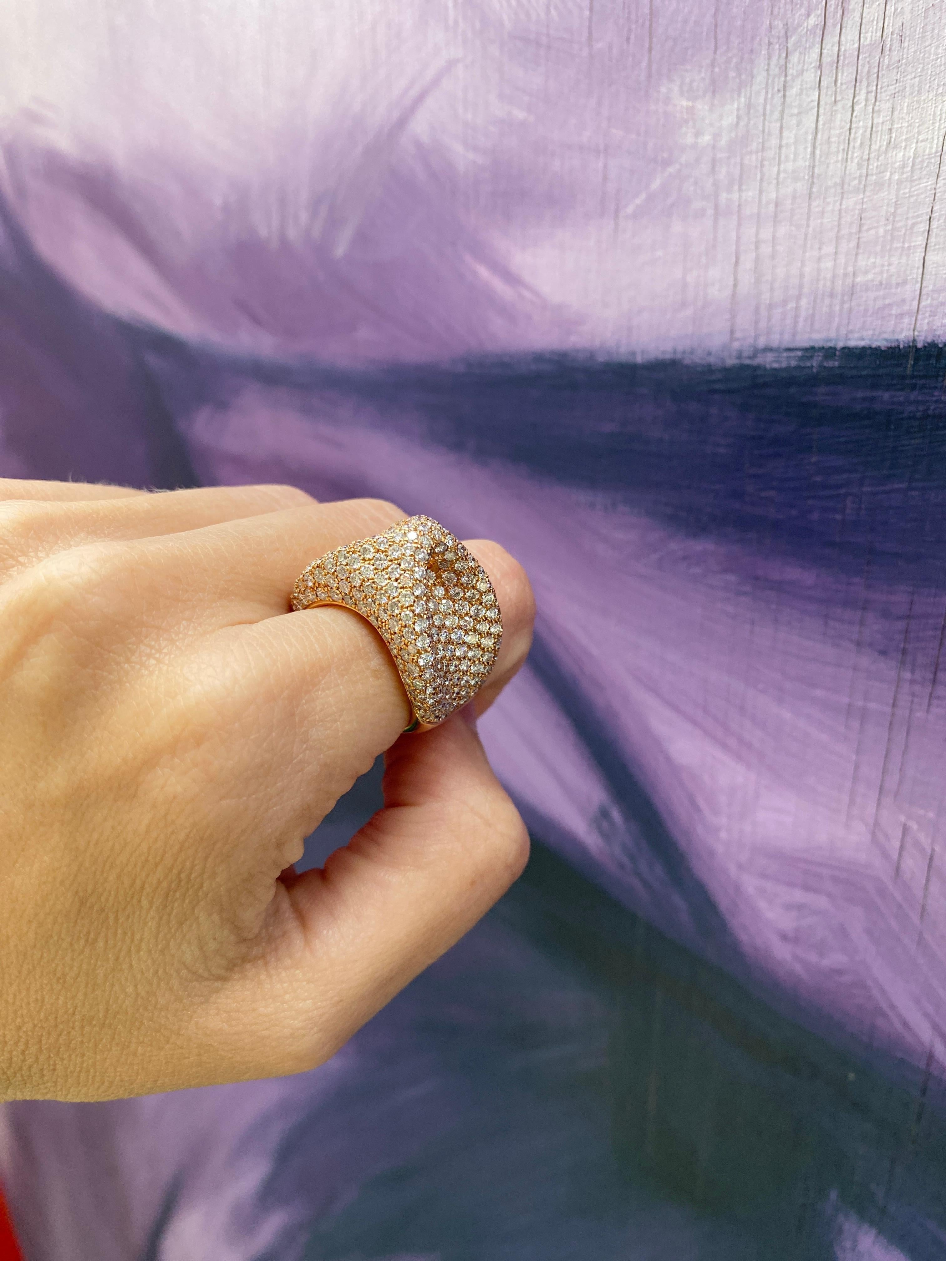 Bague mode en or rose 18 carats avec diamants d'un poids total de 6,21 carats en vente 7