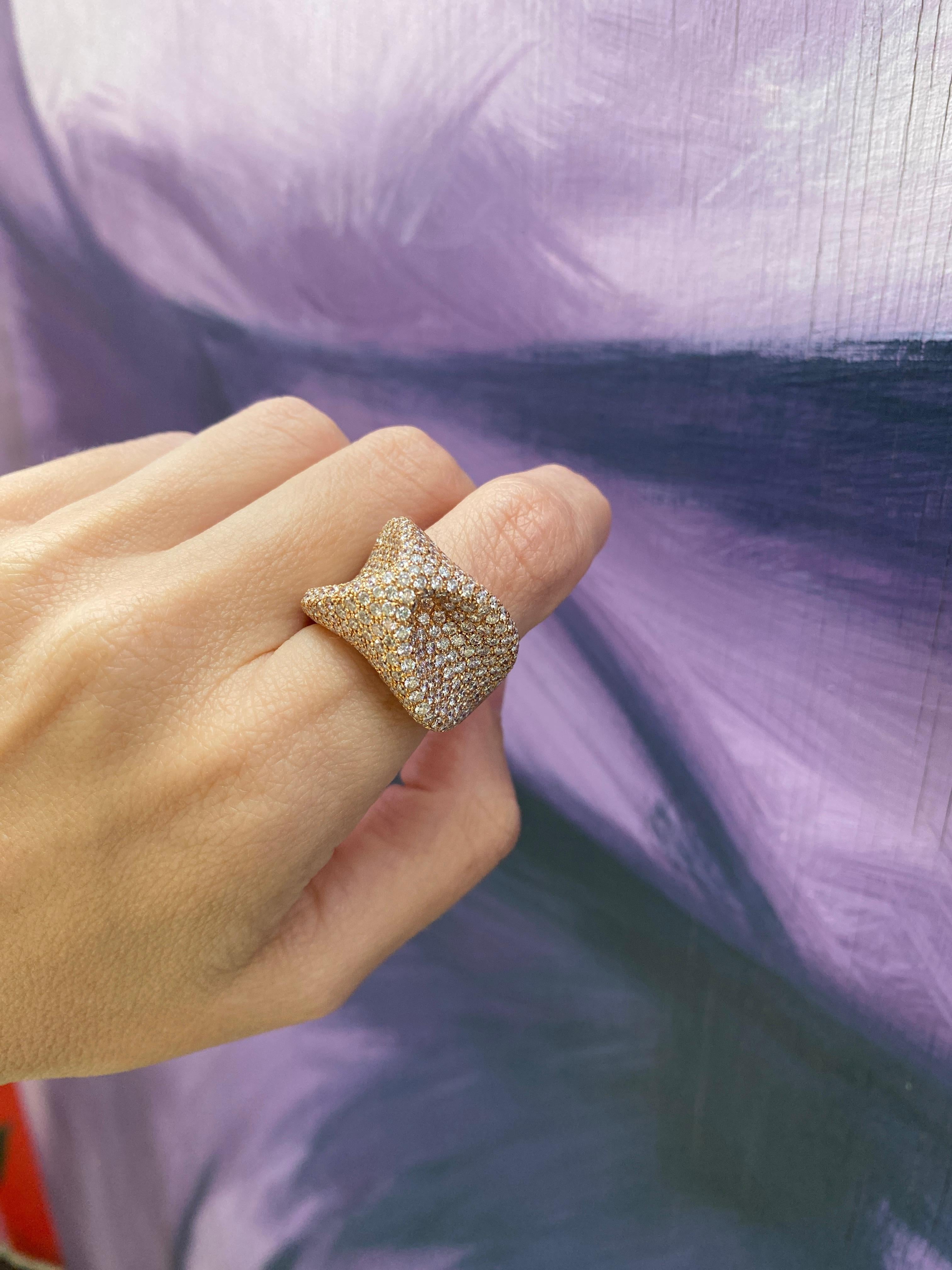 Bague mode en or rose 18 carats avec diamants d'un poids total de 6,21 carats en vente 8