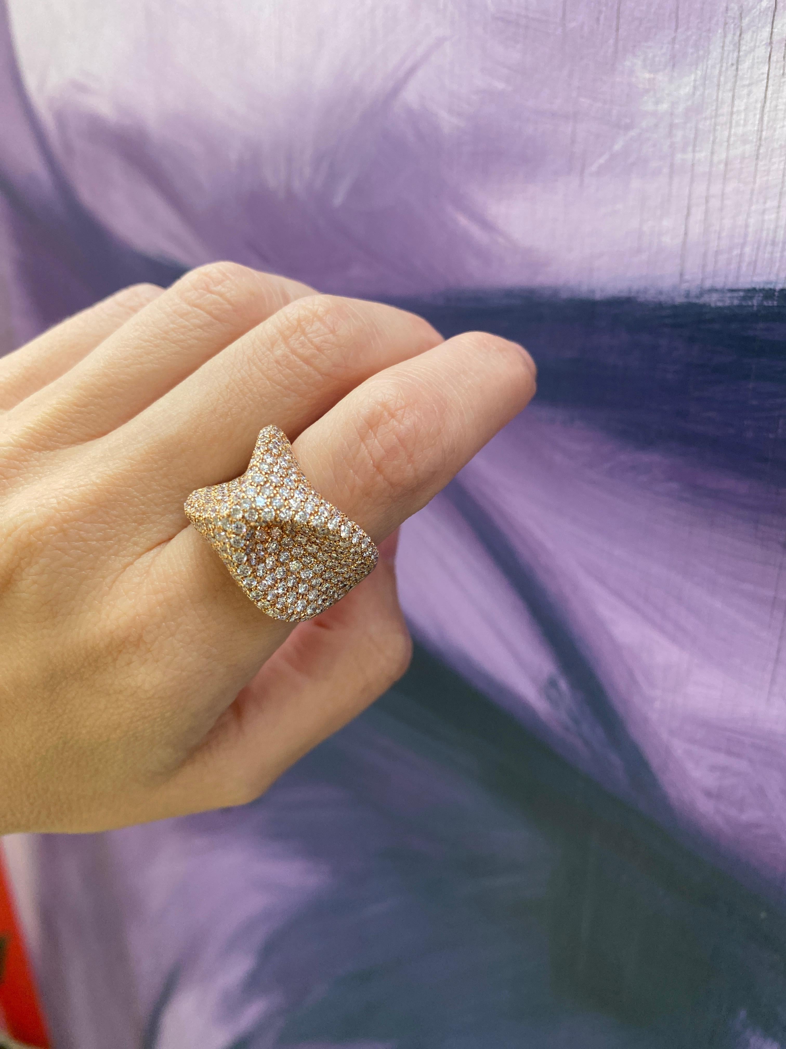 Bague mode en or rose 18 carats avec diamants d'un poids total de 6,21 carats en vente 9