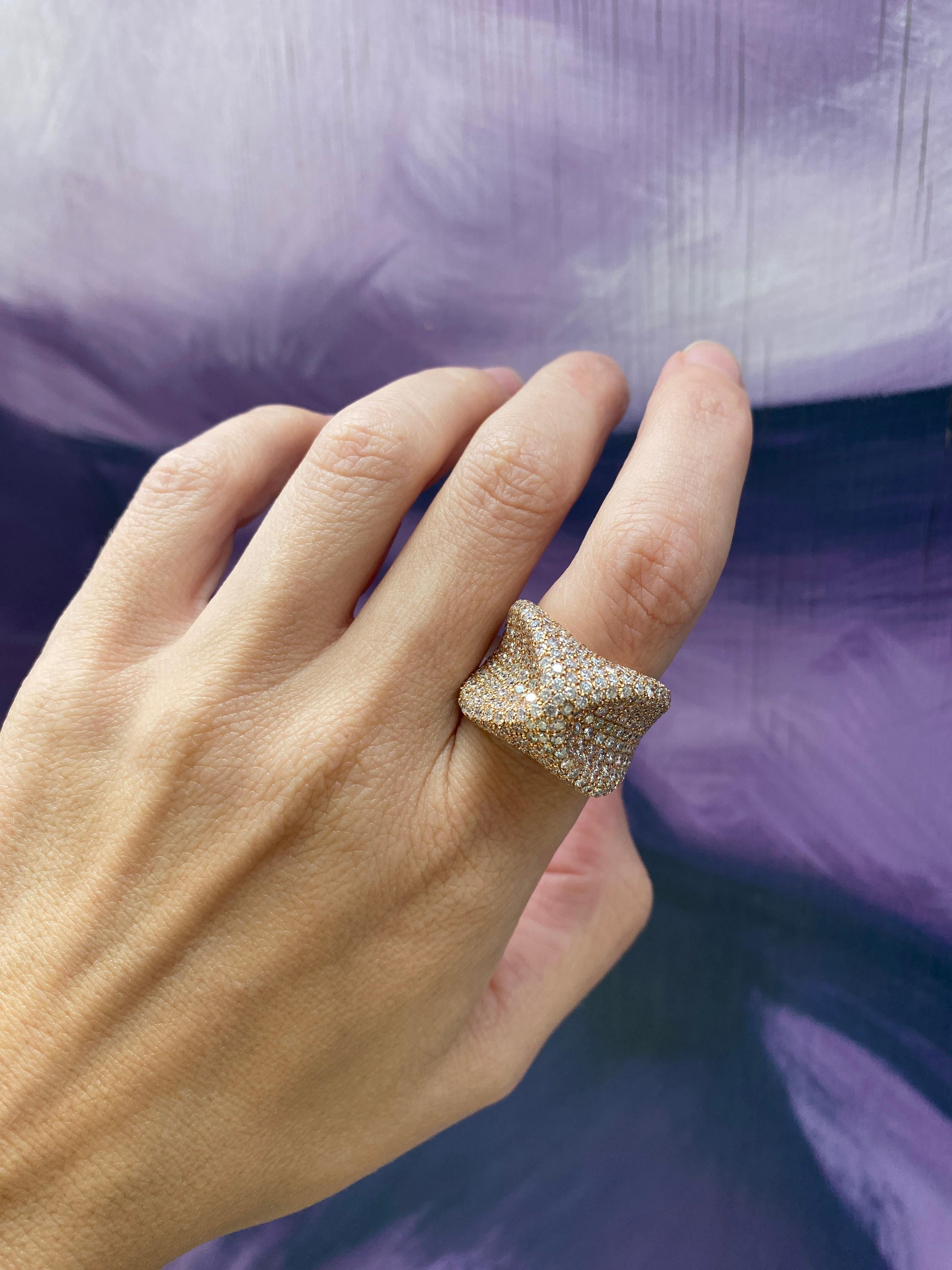 Bague mode en or rose 18 carats avec diamants d'un poids total de 6,21 carats en vente 11