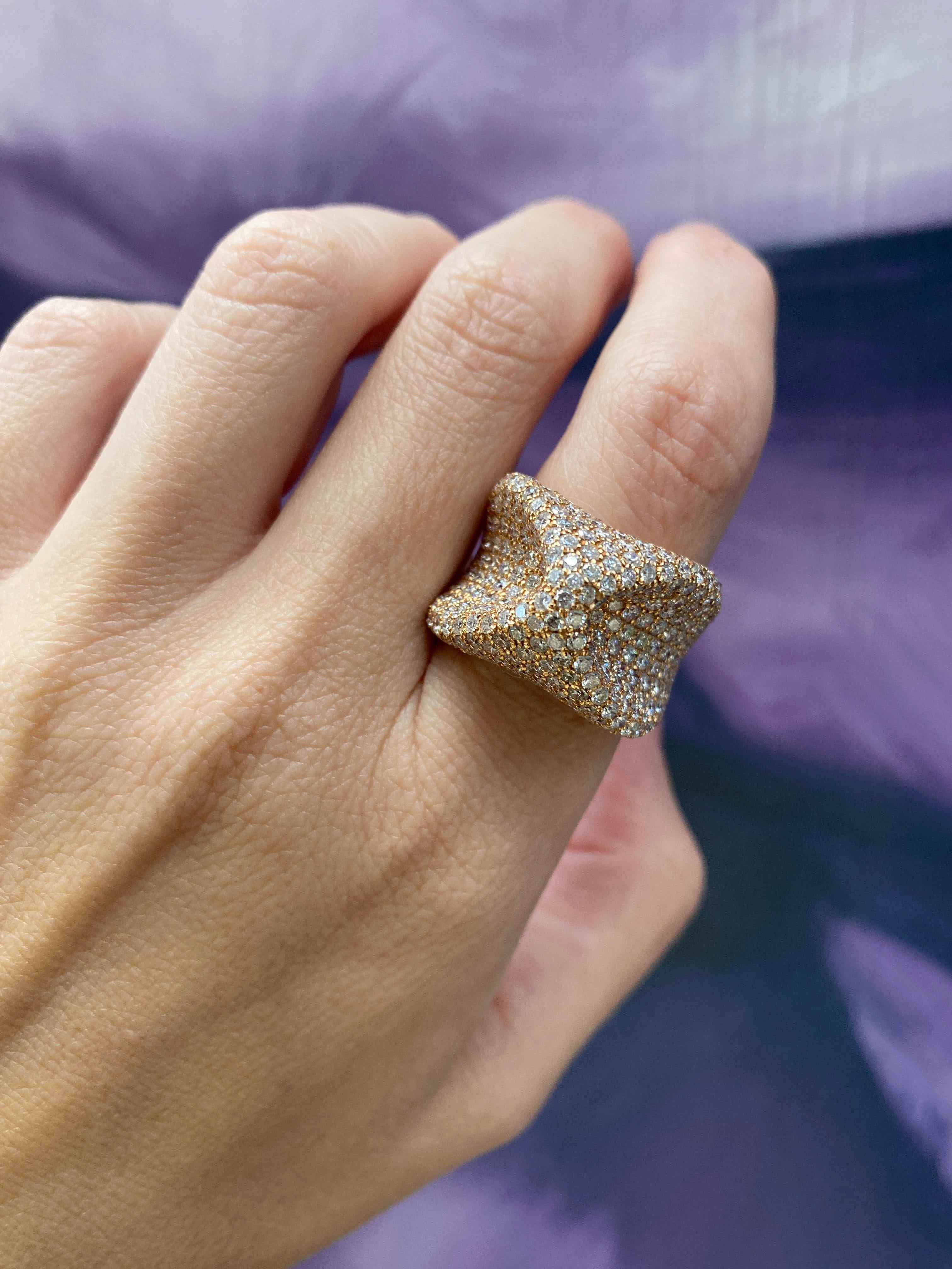 Bague mode en or rose 18 carats avec diamants d'un poids total de 6,21 carats en vente 12