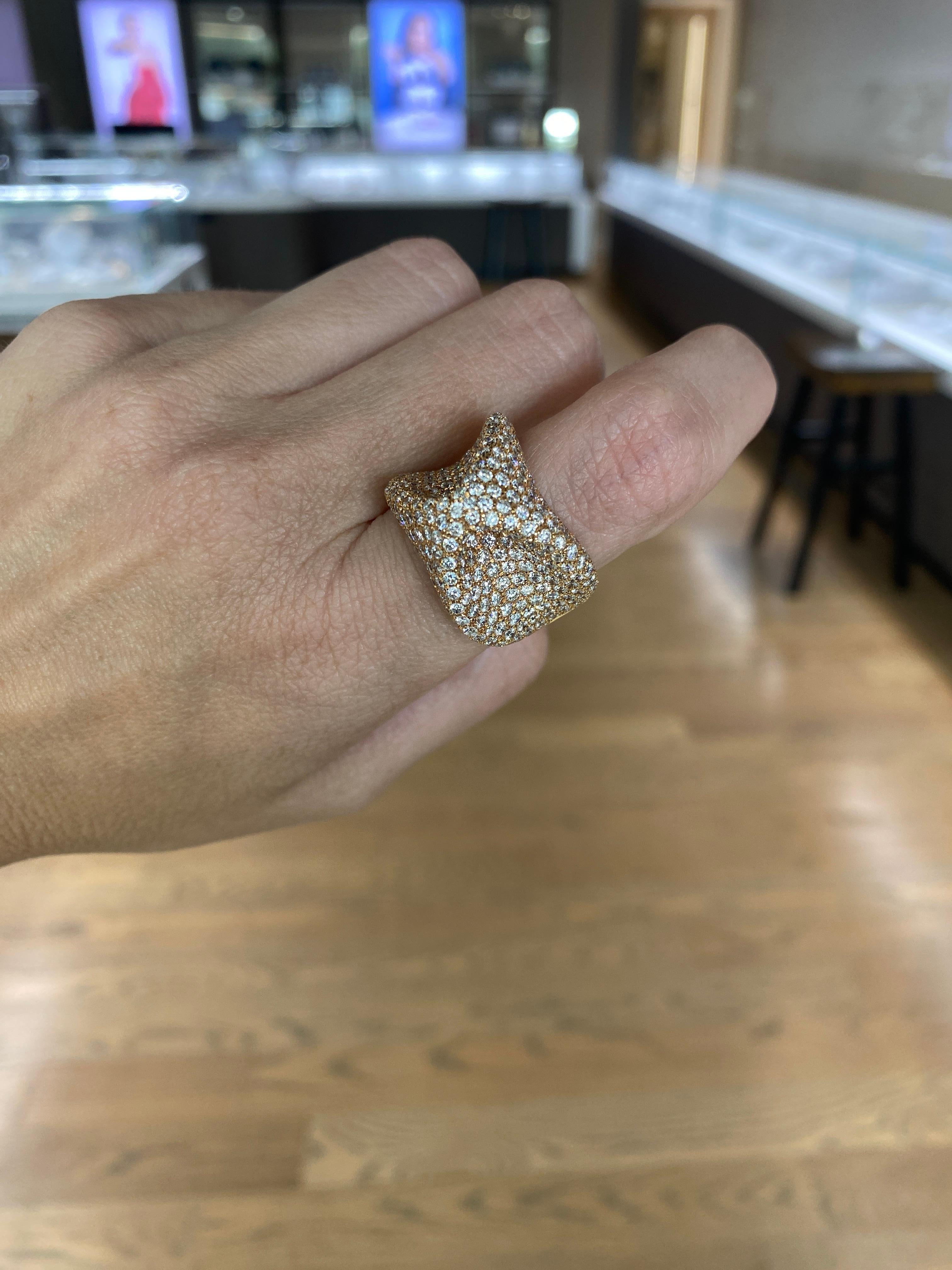 Bague mode en or rose 18 carats avec diamants d'un poids total de 6,21 carats en vente 13