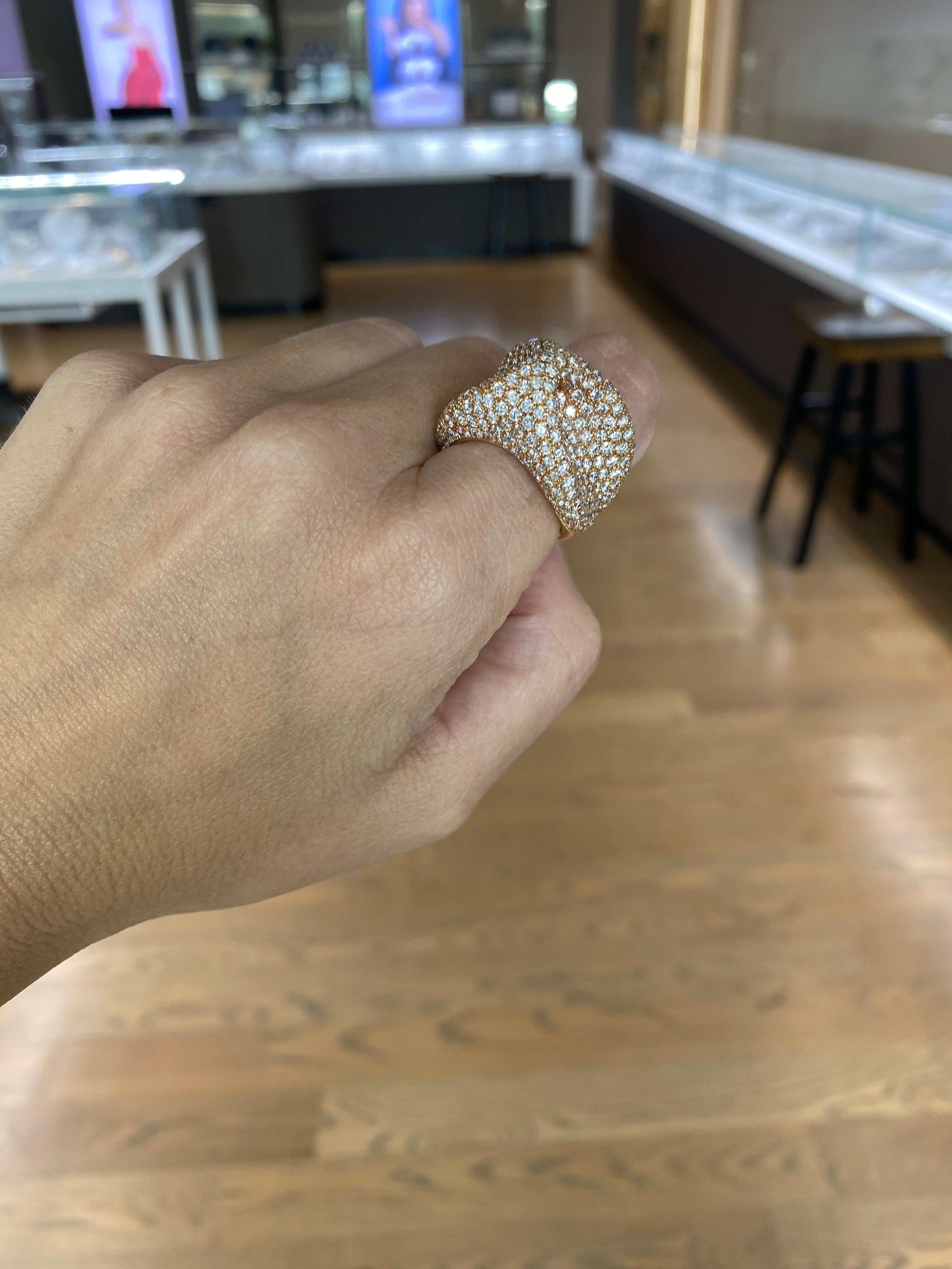 Bague mode en or rose 18 carats avec diamants d'un poids total de 6,21 carats en vente 15