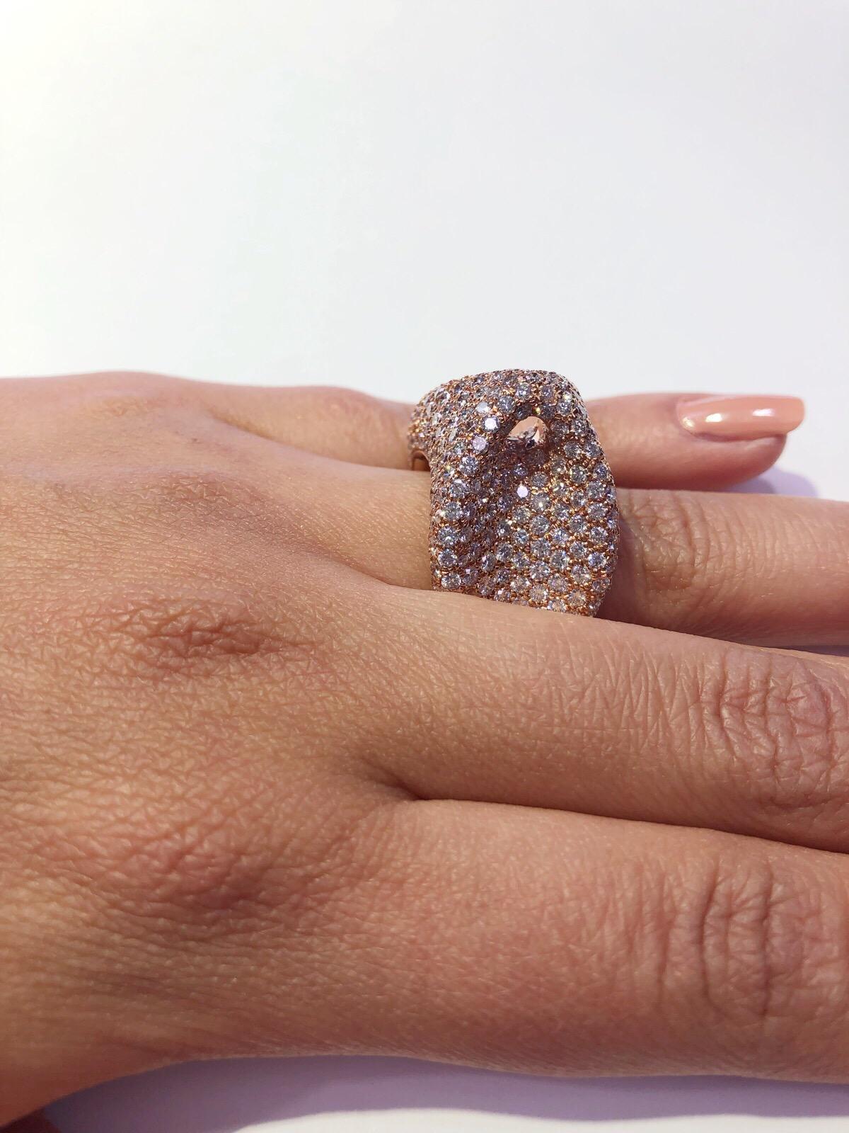 6,21 Karat Gesamtgewicht Diamant Mode Ring aus 18 Karat Roségold Damen im Angebot