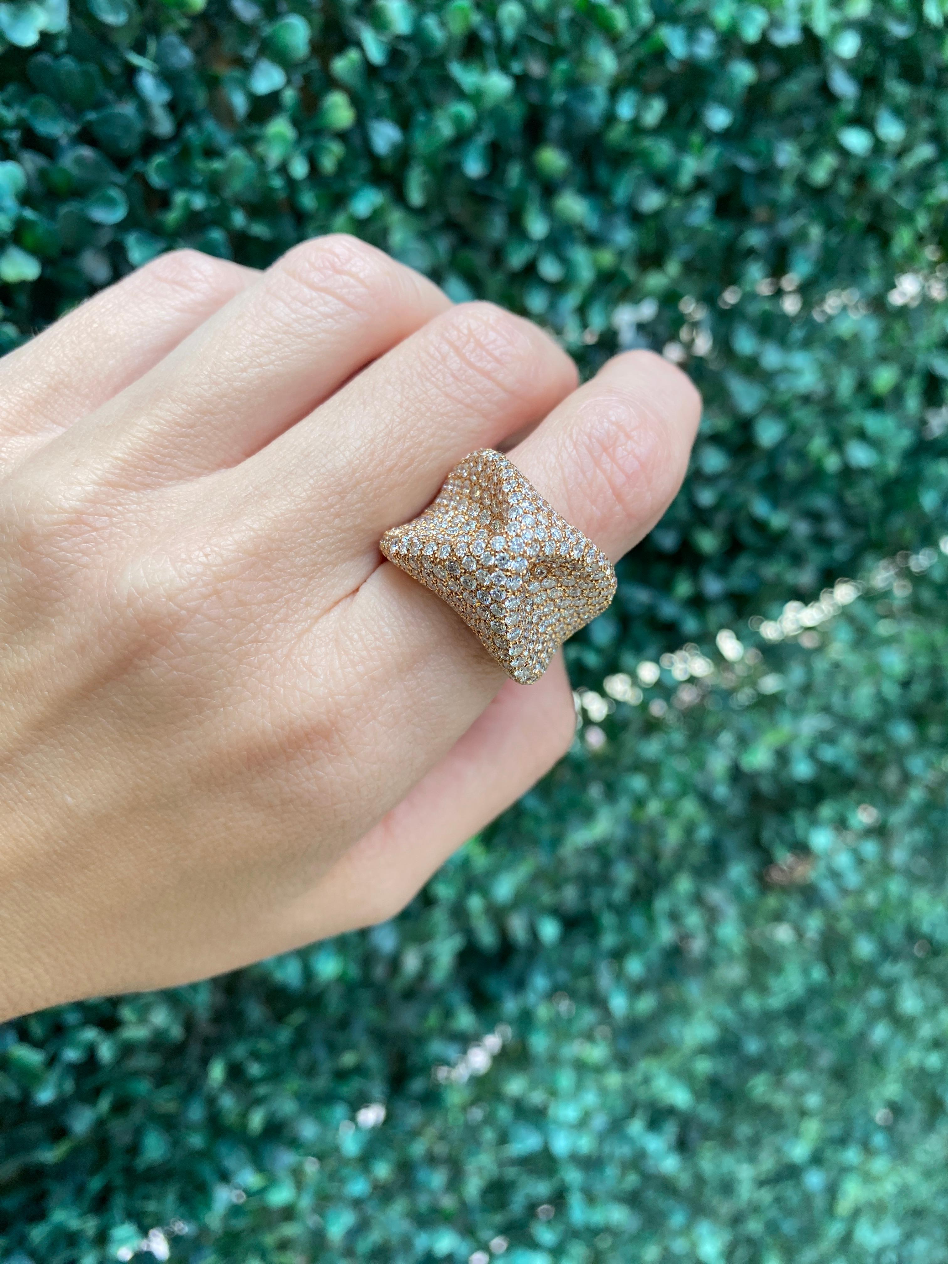 Bague mode en or rose 18 carats avec diamants d'un poids total de 6,21 carats en vente 2