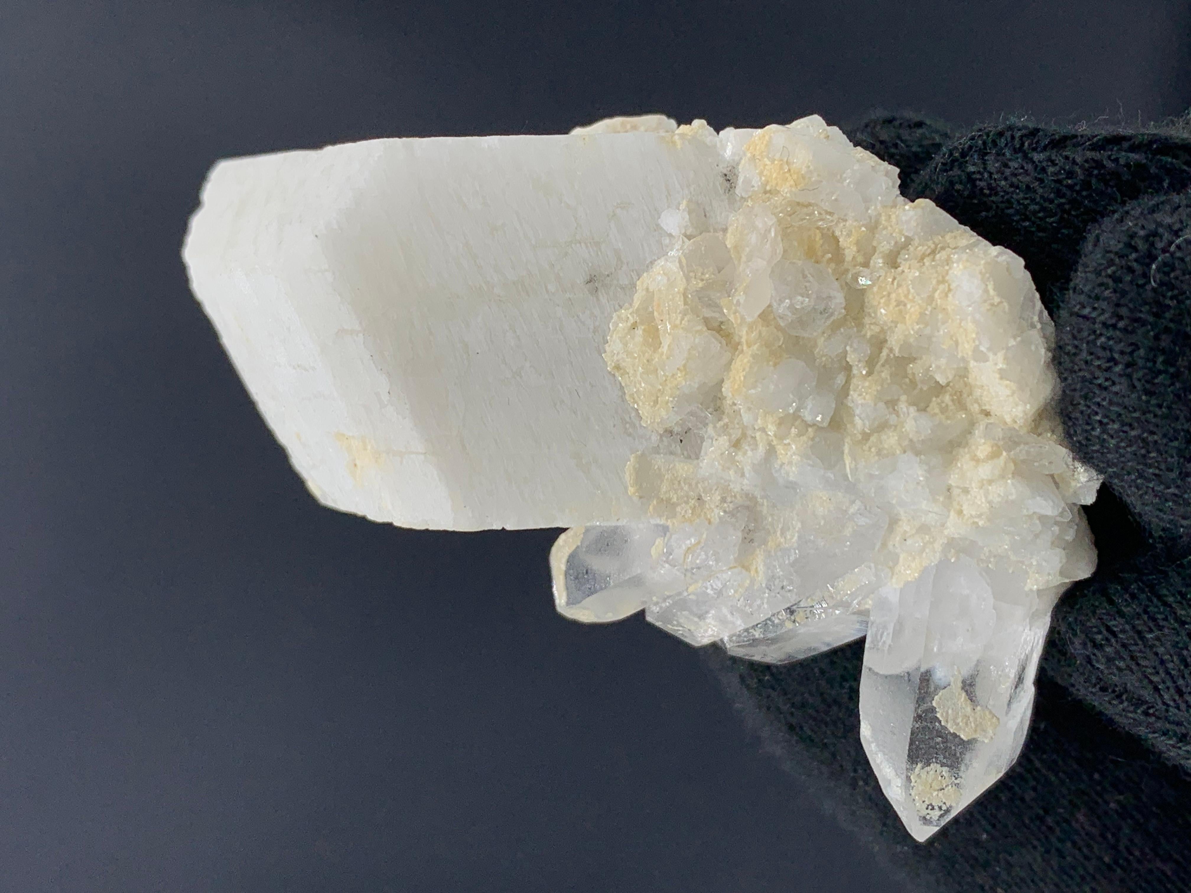 62,10 Gramos Hermoso Espécimen de Feldespato de Skardu, Gilgit Baltistán, Pakistán en Bueno estado para la venta en Peshawar, PK