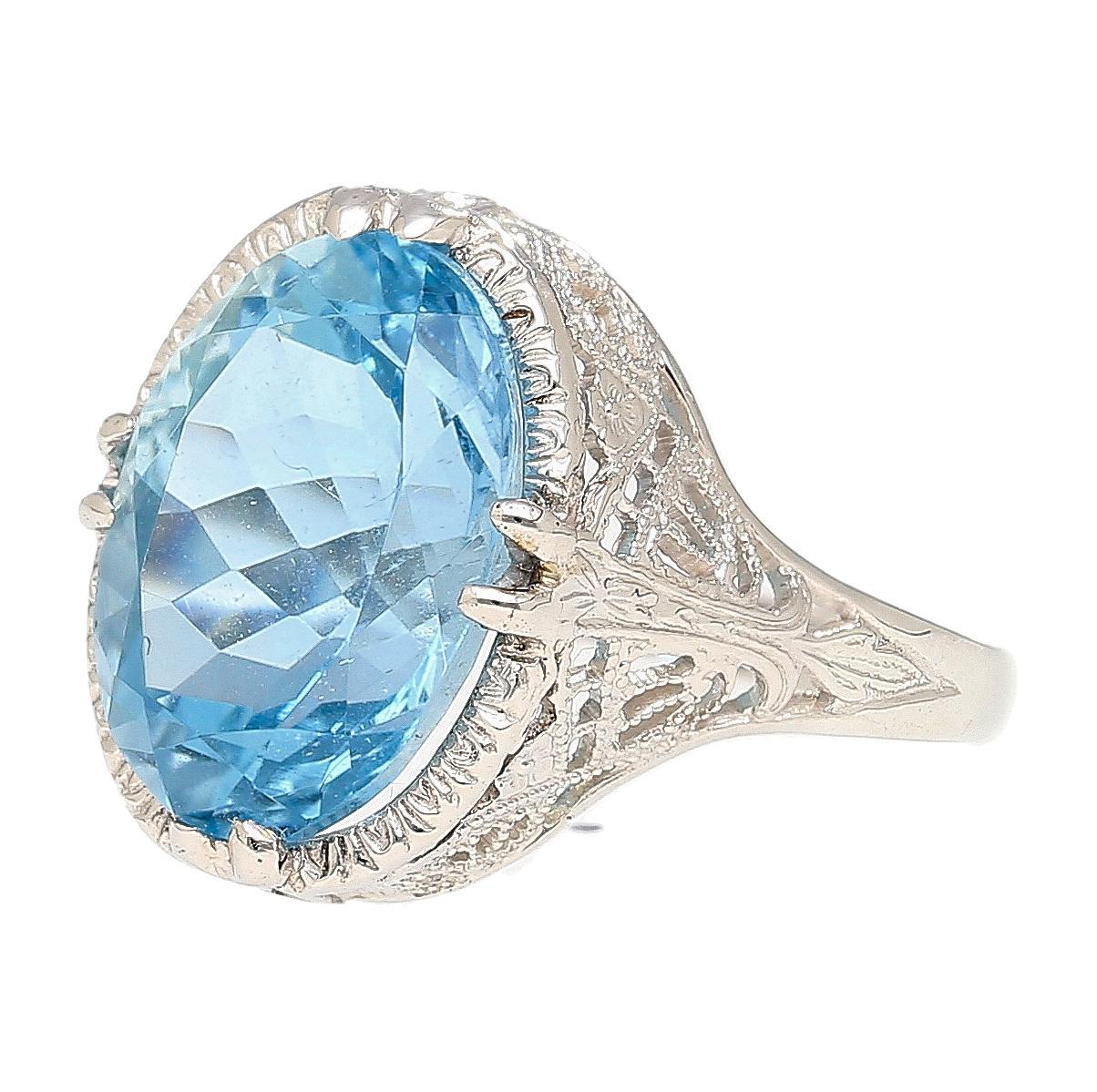6.22 Carat Oval Aquamarine in Engraved 14K White Gold Edwardian Filigree Ring In Good Condition For Sale In Miami, FL