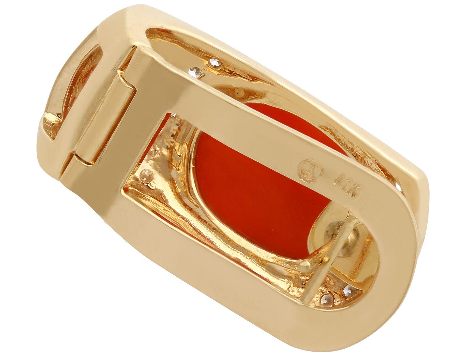 Boucles d'oreilles en or jaune avec diamants et corail rouge taille cabochon de 6,22 carats Unisexe en vente