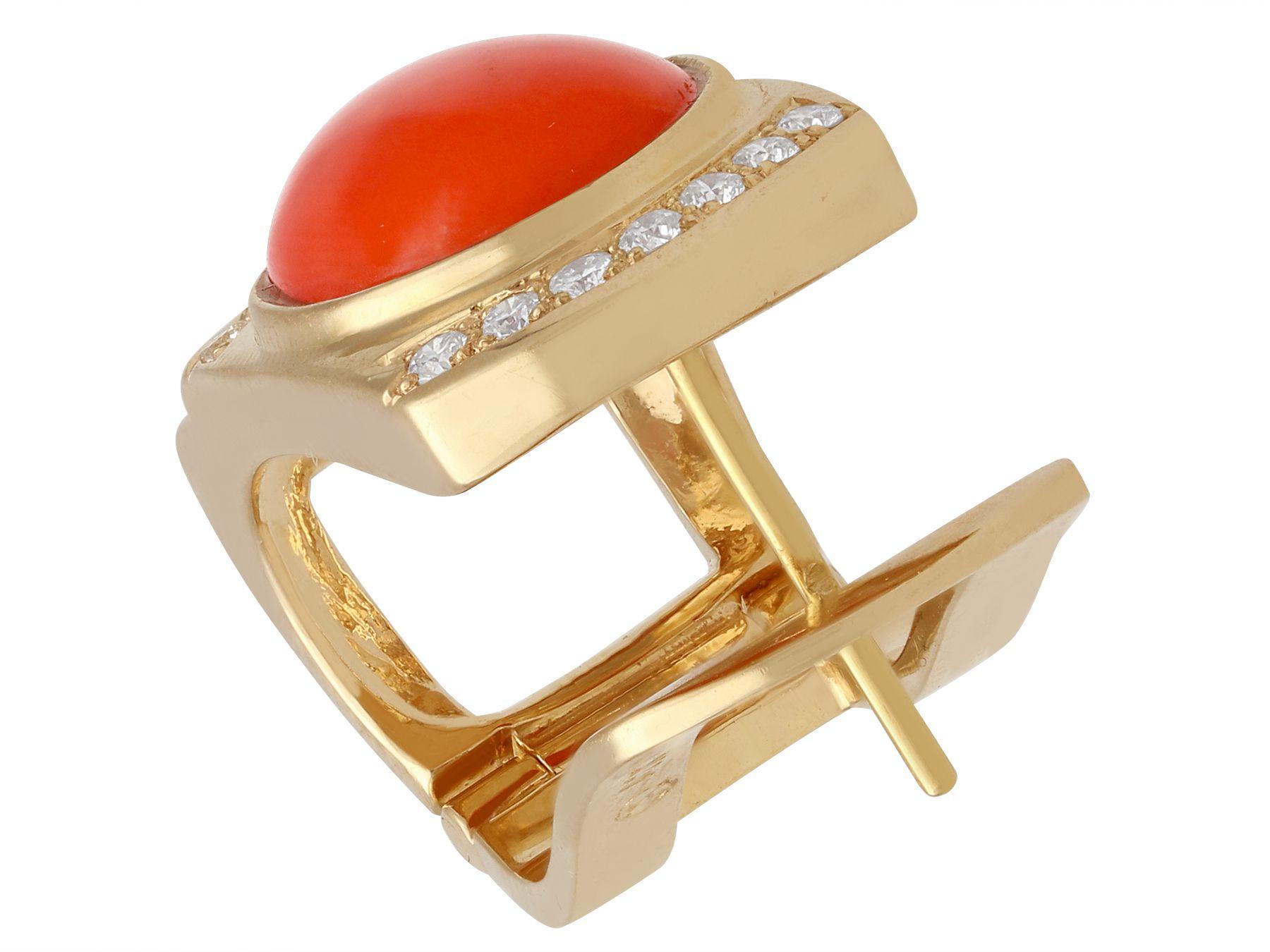 Boucles d'oreilles en or jaune avec diamants et corail rouge taille cabochon de 6,22 carats en vente 1