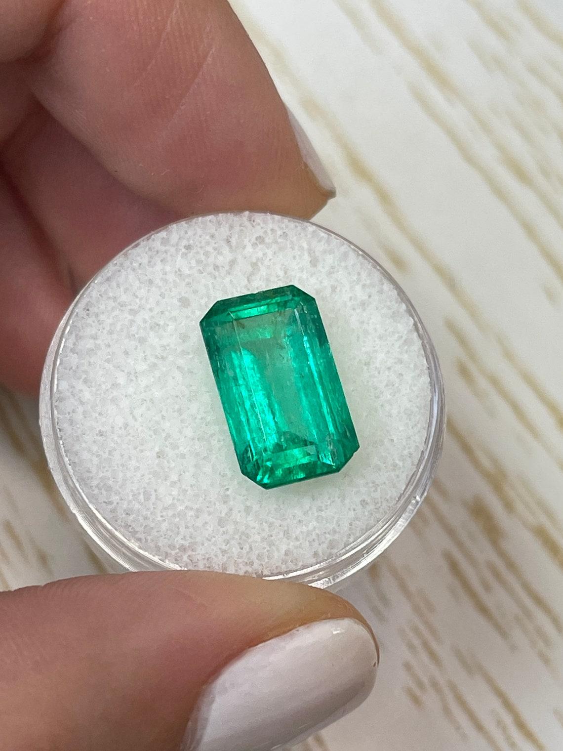 Moderno 6,22 ct verde bluastro taglio smeraldo gemma colombiana 14x9 autentica pietra di nascita di maggio in vendita