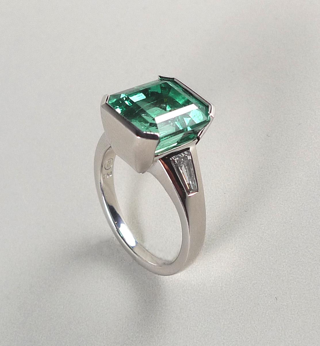 Emerald Cut 6.23 Carat Natural Colombian Emerald and Diamond White Gold Ring For Sale