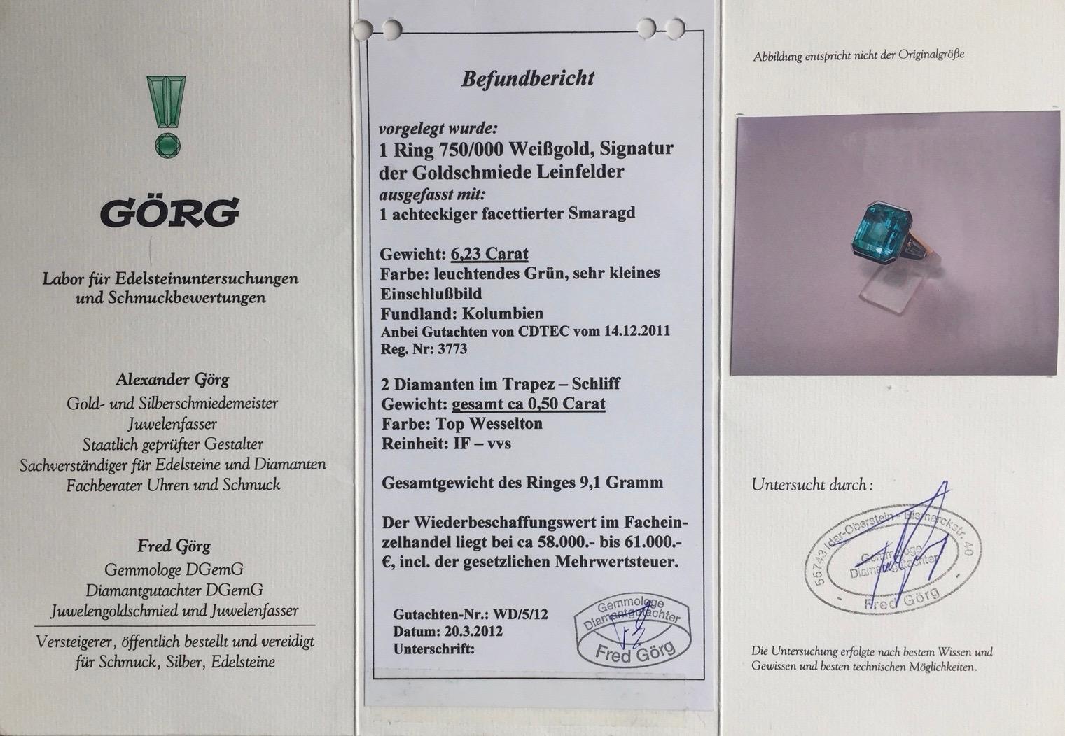 6.23 Carat Natural Colombian Emerald and Diamond White Gold Ring In Good Condition For Sale In Munich, DE