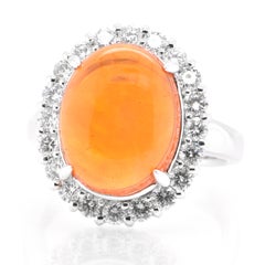 Bague en platine sertie d'une opale naturelle du Mexique de 6,23 carats et d'un halo de diamants