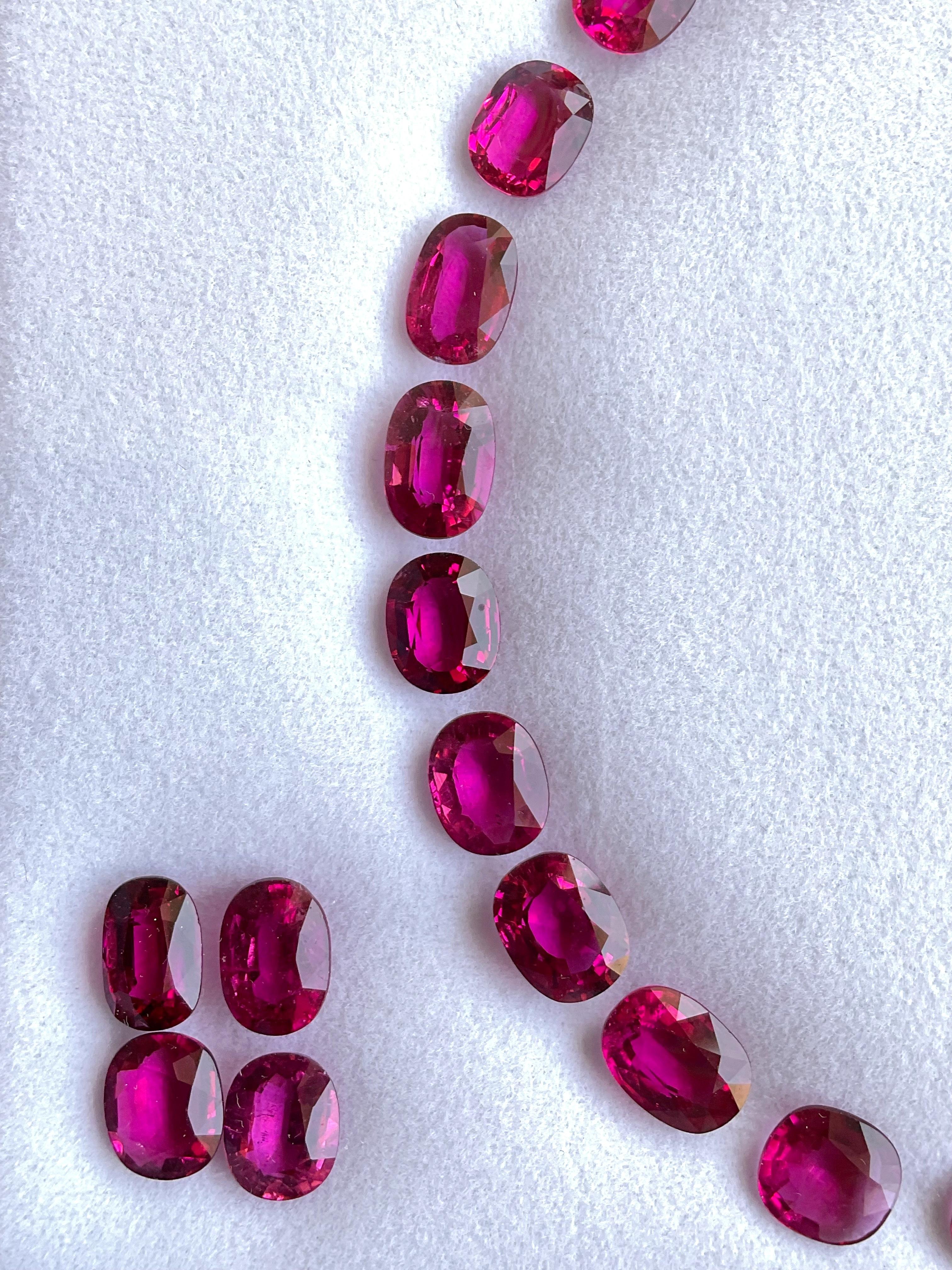 62.30 Carati Rubellite Layout Ovale Top Quality Per Gioielleria Gemma Naturale In condizioni Nuovo in vendita a Jaipur, RJ