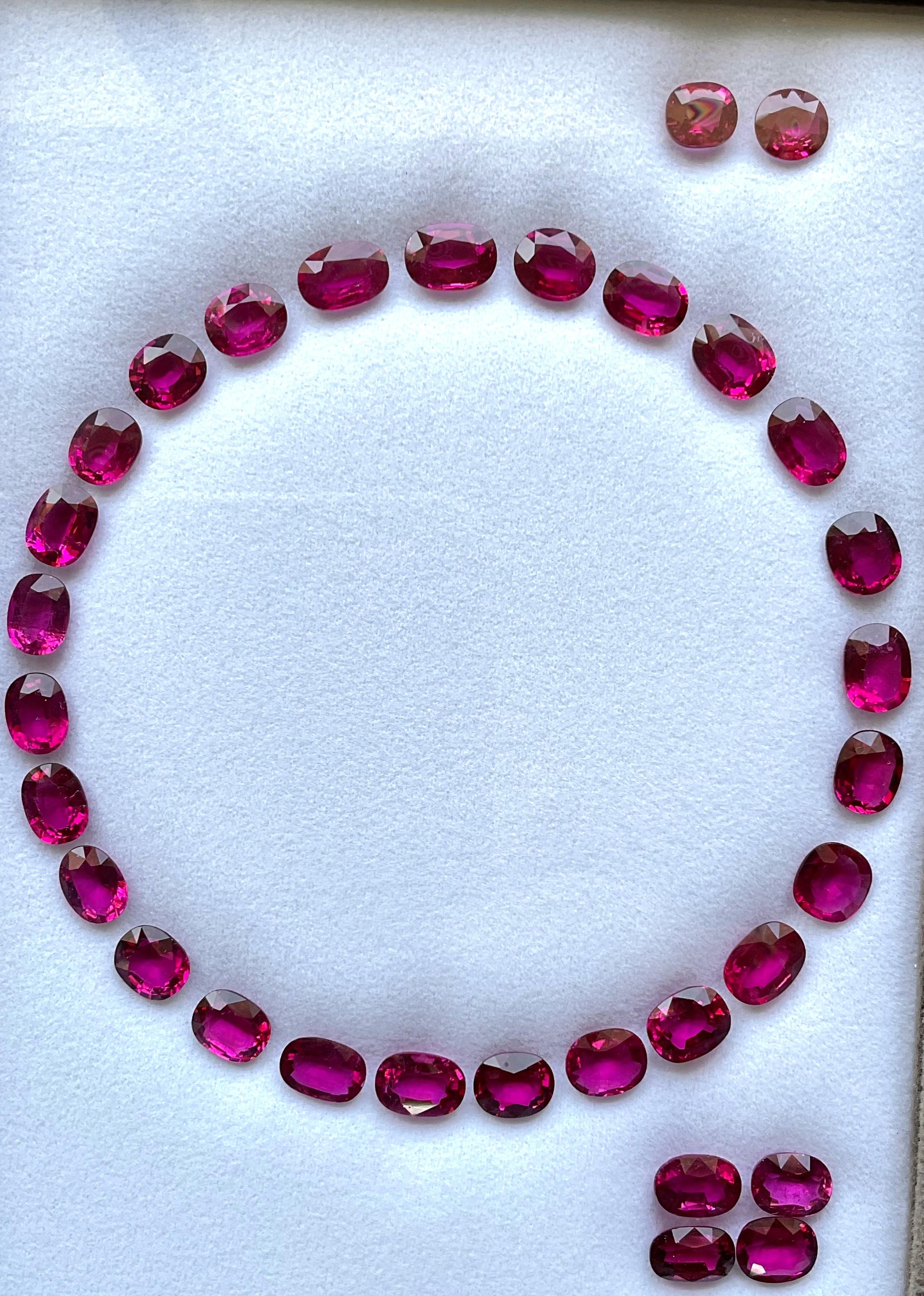 62.30 Carati Rubellite Layout Ovale Top Quality Per Gioielleria Gemma Naturale in vendita 1