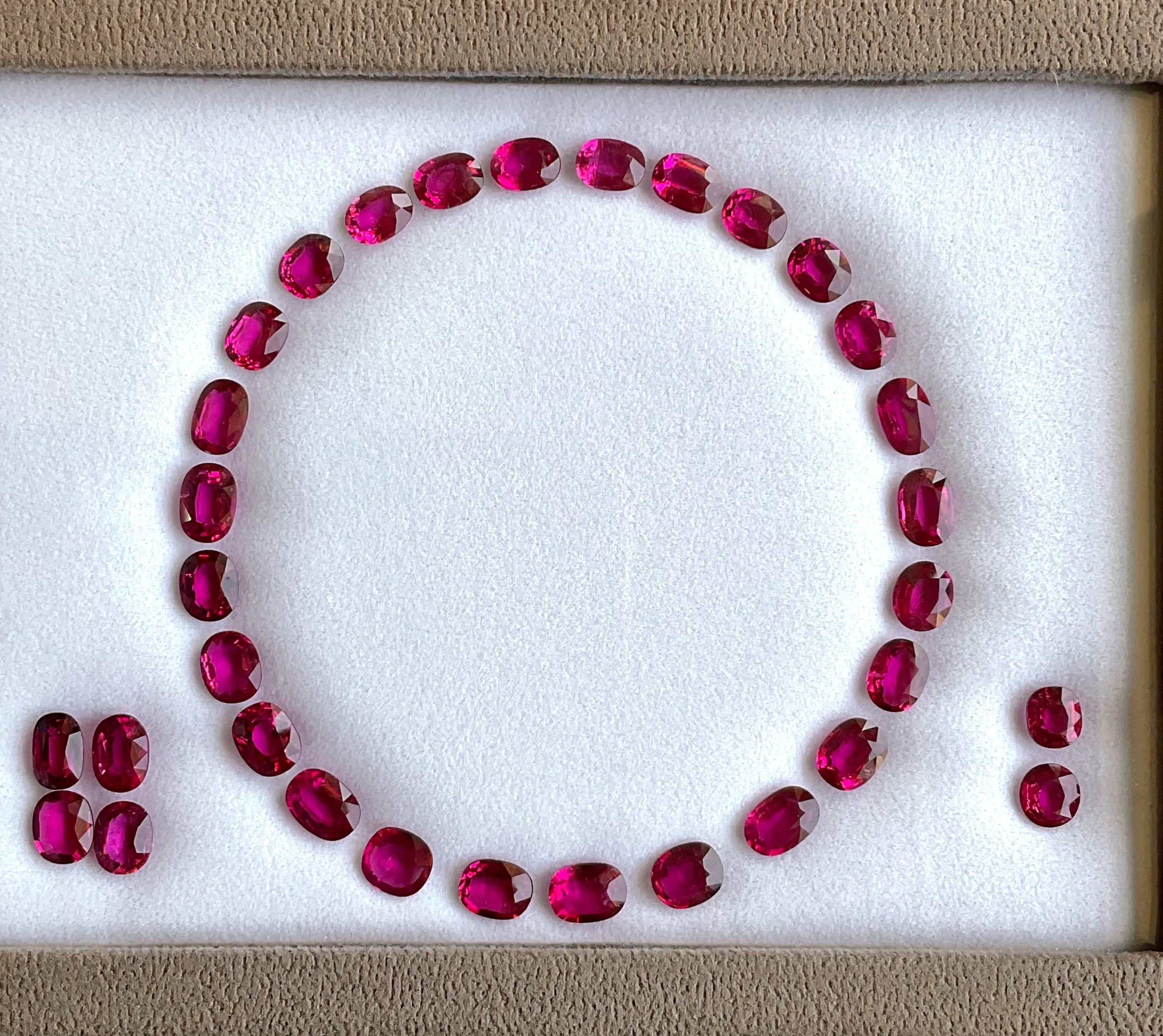62.30 Carati Rubellite Layout Ovale Top Quality Per Gioielleria Gemma Naturale in vendita 2