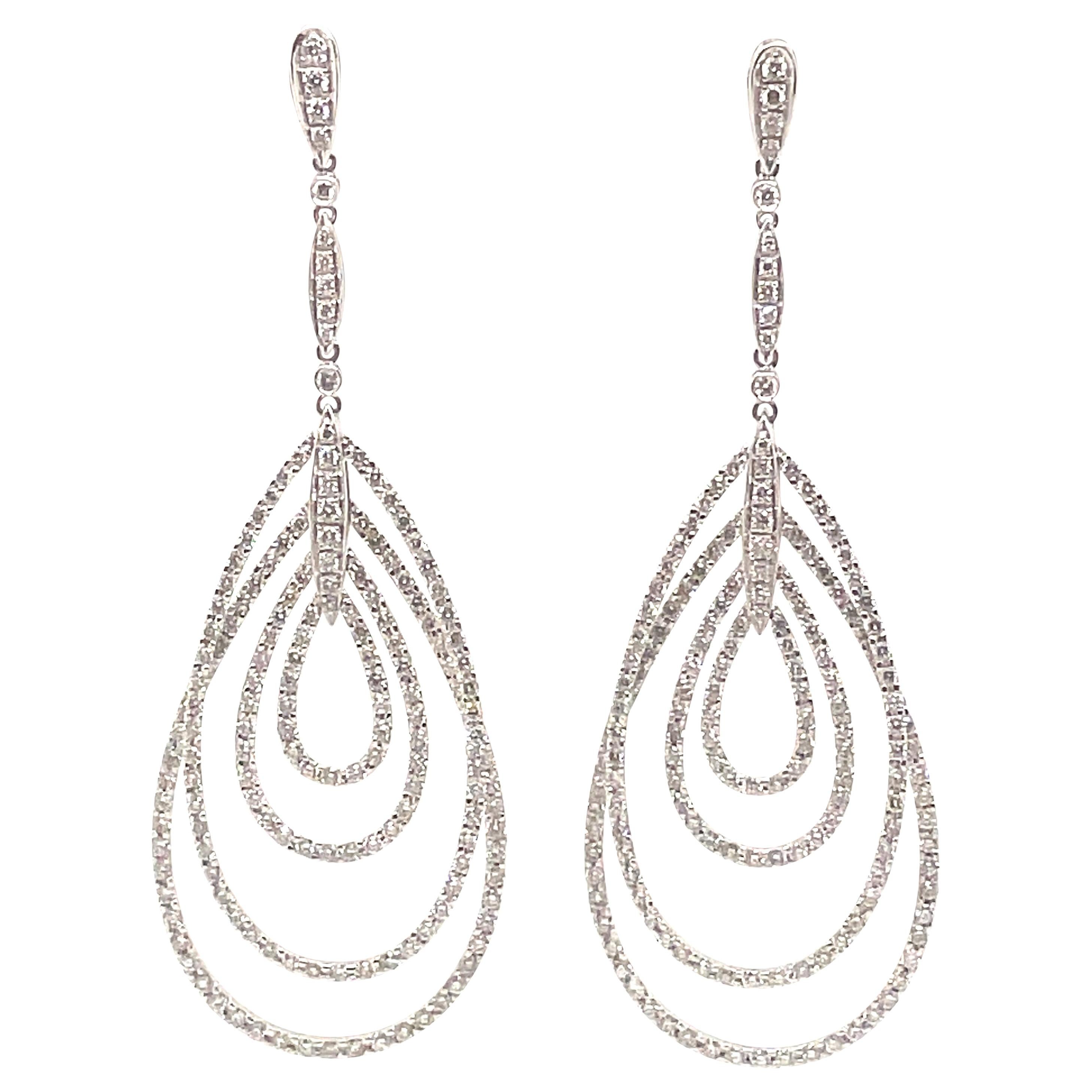 Boucles d'oreilles chandelier en or blanc 18 carats avec diamants ronds de 6,23 carats