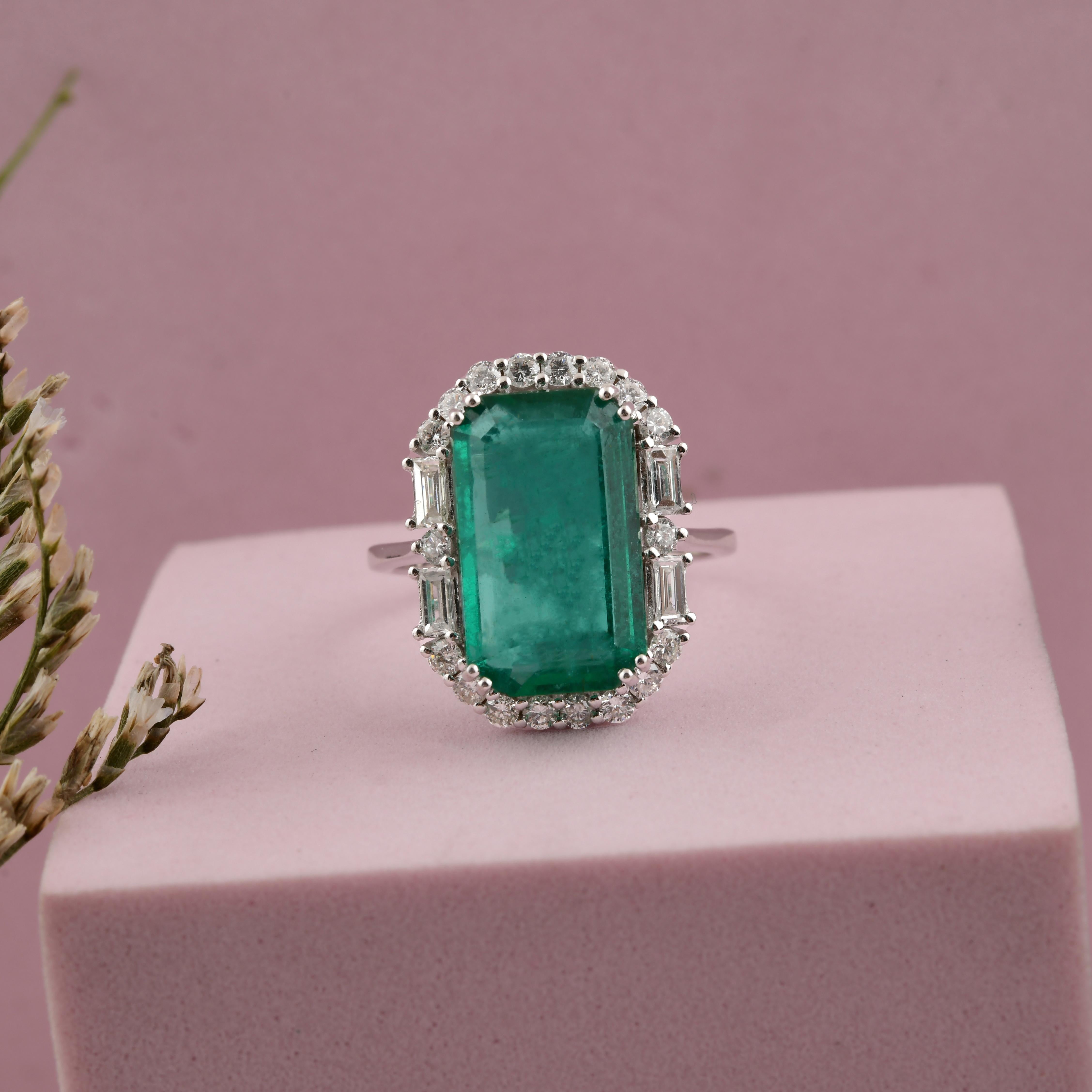 Im Angebot: 6.23Ct Sambia Smaragd Diamant Halo 18k Weißgold Cocktail Ring Alle Tarif bezahlt () 4
