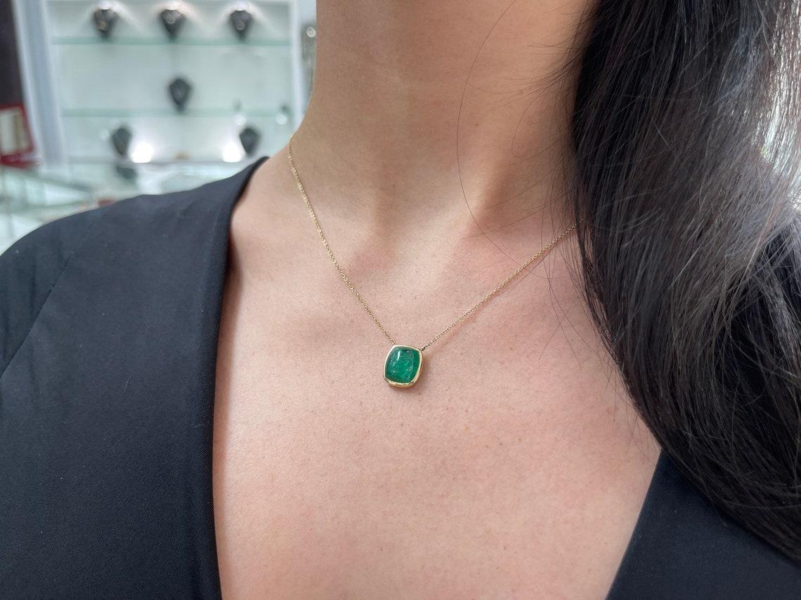 Zuckerhut mit 6,23 Karat 14 Karat Smaragd im Kissenschliff Cabochon-Schliff im Zustand „Neu��“ in Jupiter, FL