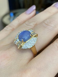 6,24 Karat Ovaler Sternsaphir mit Pave-Diamanten in 18k Gelbgold