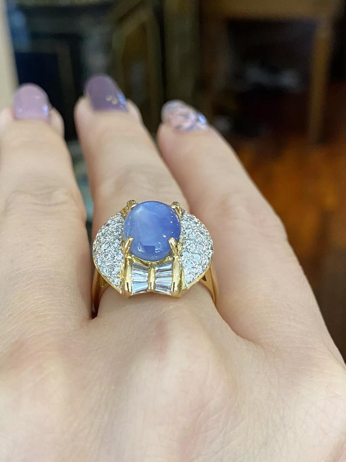Saphir étoilé ovale de 6,24 carats avec diamants pavés en or jaune 18 carats Pour femmes en vente