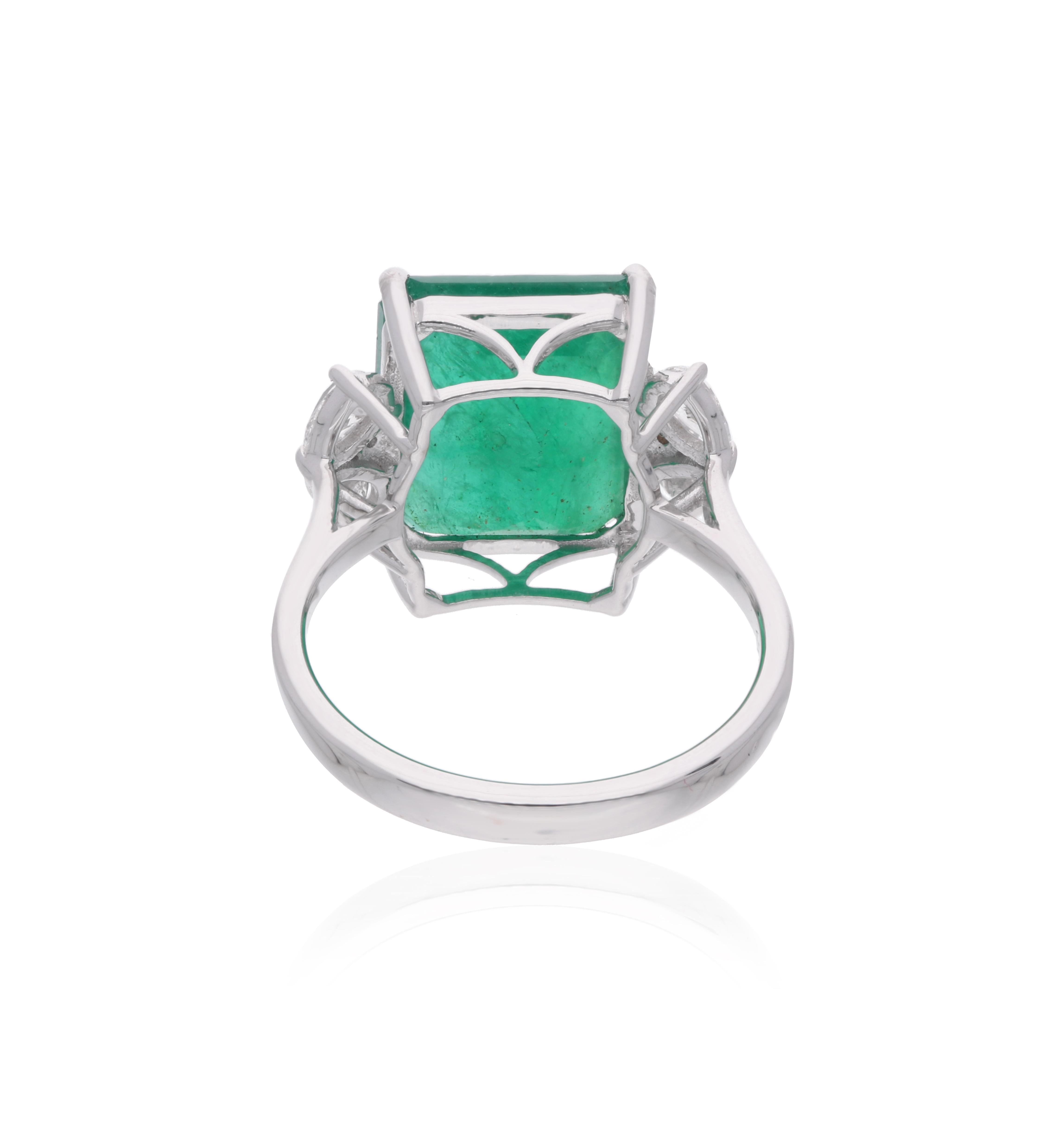 Anillo de Cóctel de Esmeralda de Zambia de 6,24 Quilates con Detalles de Diamantes Oro Blanco de 14k Art Decó en venta