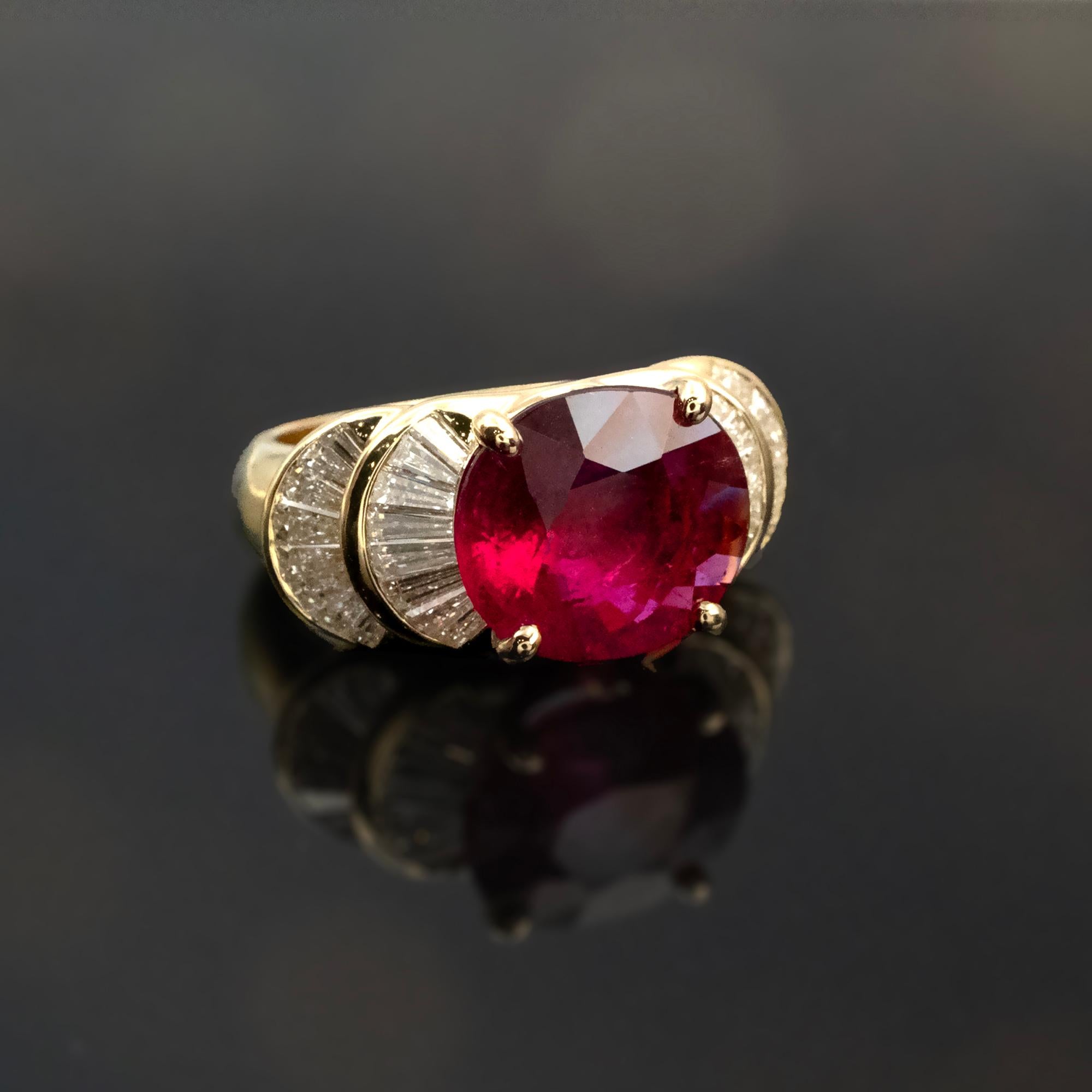 This 18K yellow gold ring features a striking 6.24-carat oval rubellite tourmaline (±13 x 11.4 mm) with a vivid red hue accented by a touch of fuchsia. The stone’s rich, deep color stands out against the warm gold setting.

Framing the center stone,