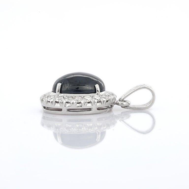 Ovaler Anhänger aus 18 Karat massivem Weißgold mit 6,25 Karat blauem Saphir und Diamant Damen im Angebot