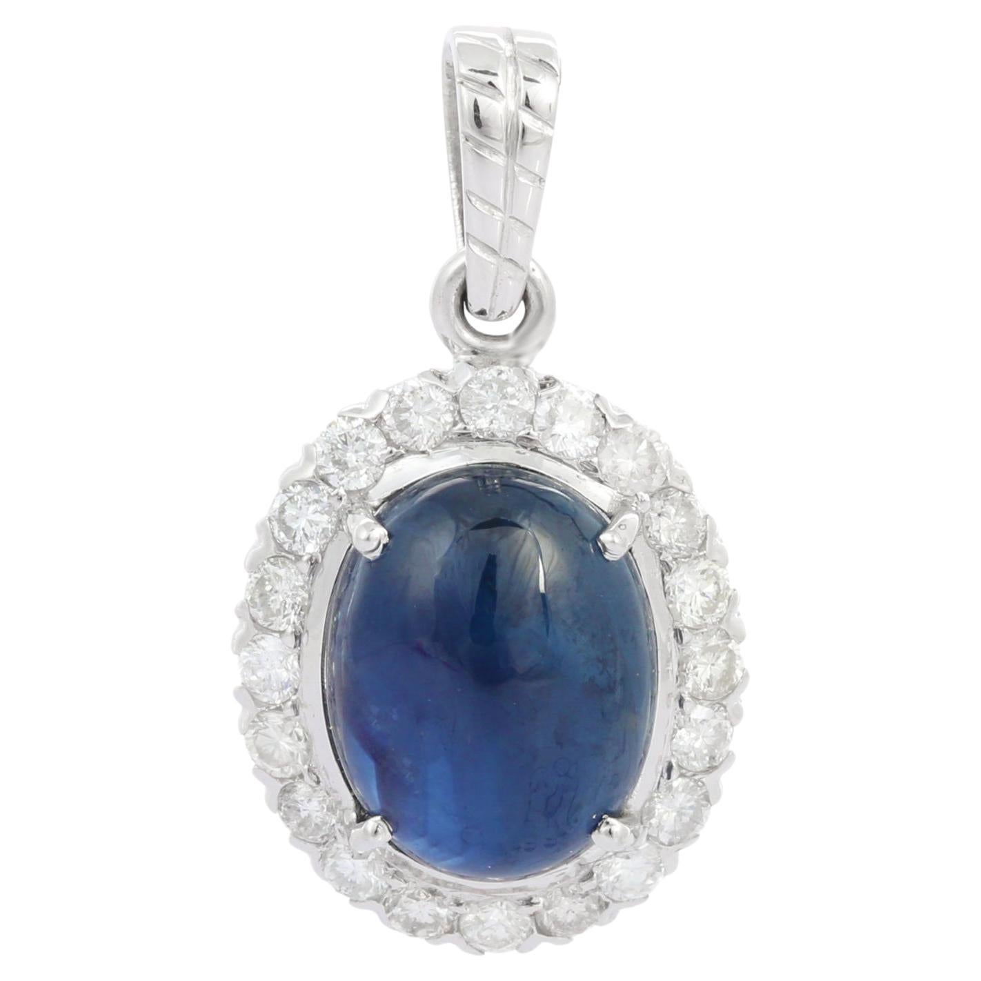 Pendentif de forme ovale en or blanc massif 18 carats avec saphir bleu de 6,25 carats et diamants en vente