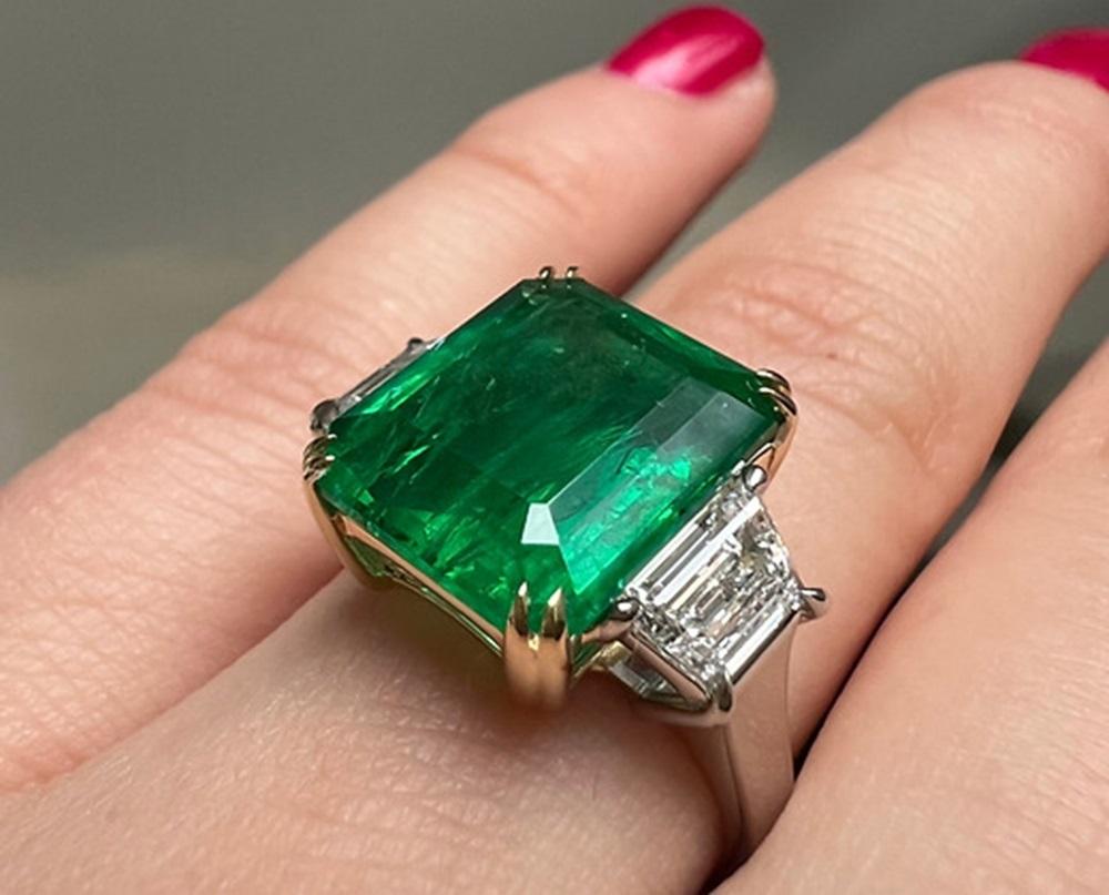 6.25 Carat Emerald EC Ring In New Condition For Sale In New York, NY