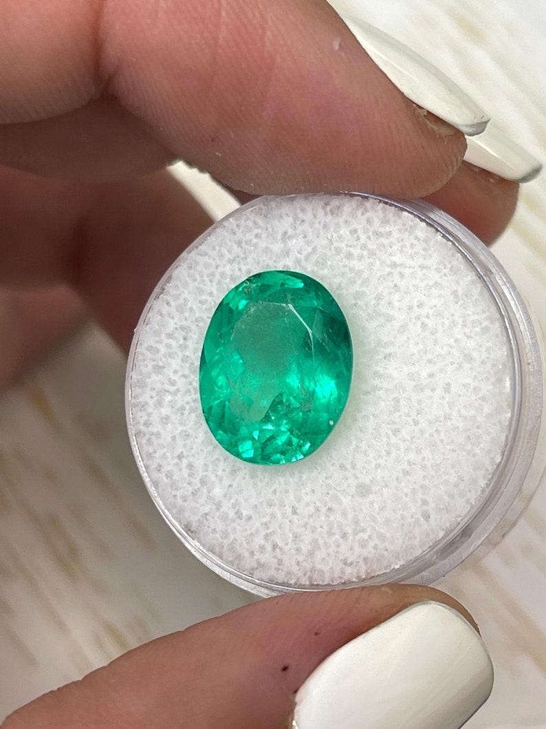 Femenino o masculino 6,25 Quilates Muzo Verde Amarillento Esmeralda Colombiana Talla Oval - Piedra de Nacimiento de Mayo en venta