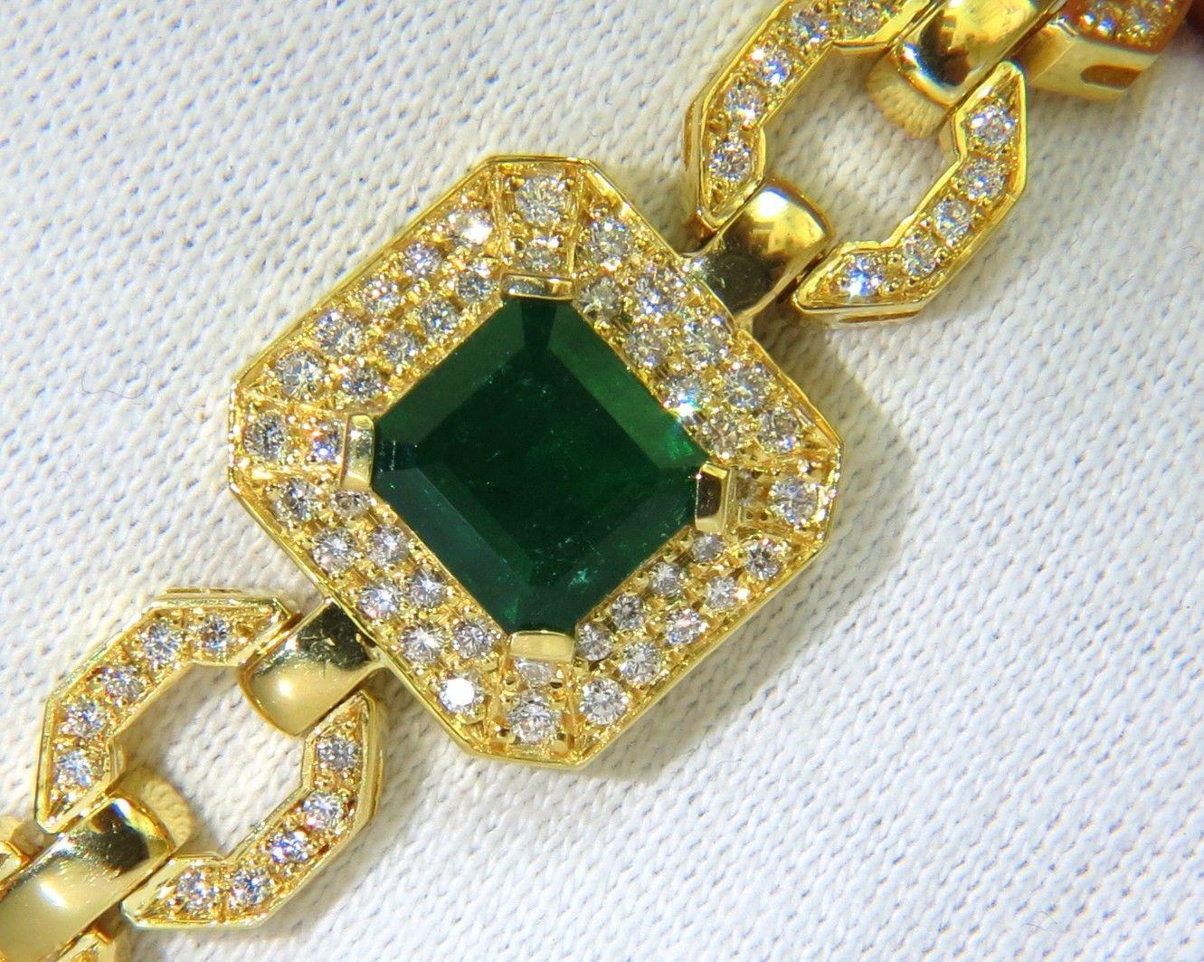 3.50ct. Natural Emerald Diamond bracelet.

Square, emerald cut emerald.

9.0 X 9.1mm

Vivid Green color

Clean clarity

Transparent

Excellent Saturation.



Diamonds:

2.75ct. G-color, Vs-2 clarity



18kt. Yellow gold. 

31.5 grams

6.75 inches