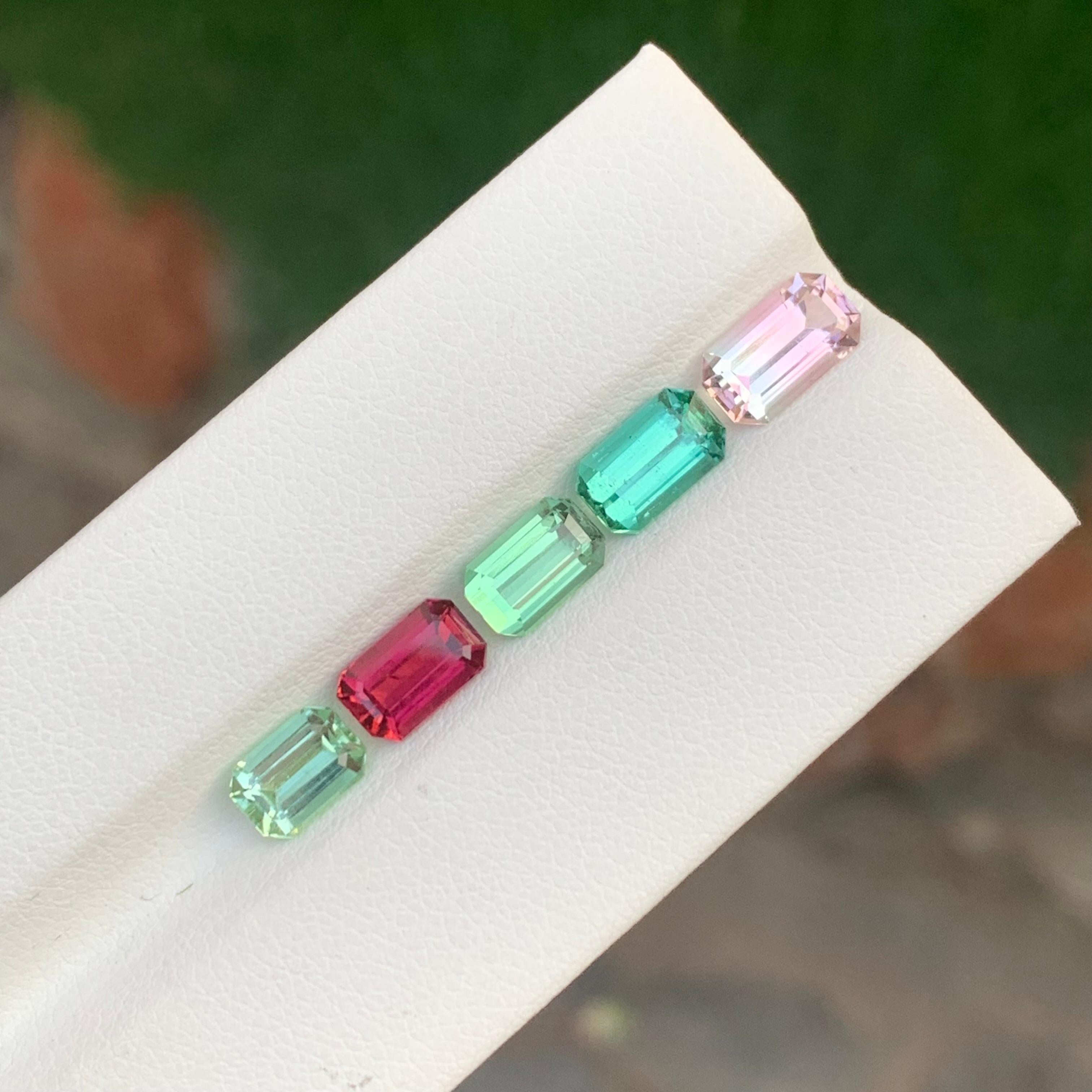 Arts and Crafts Tourmaline naturelle non sertie de 6,25 carats, pierre précieuse pour bijoux en vente