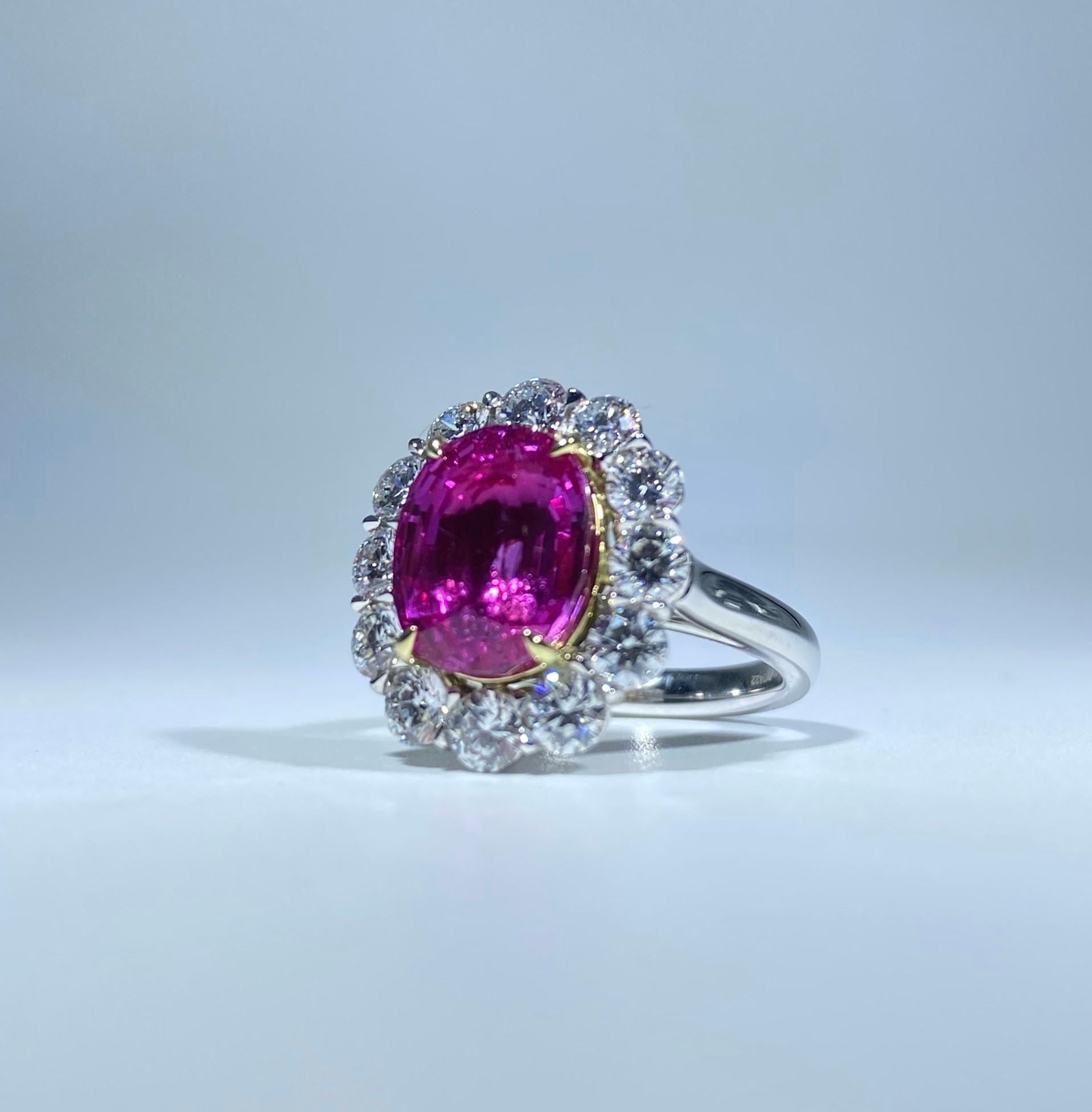 6.25 Carat Pink Sapphire and Diamond Ring, 18K Gold In New Condition In New York, NY