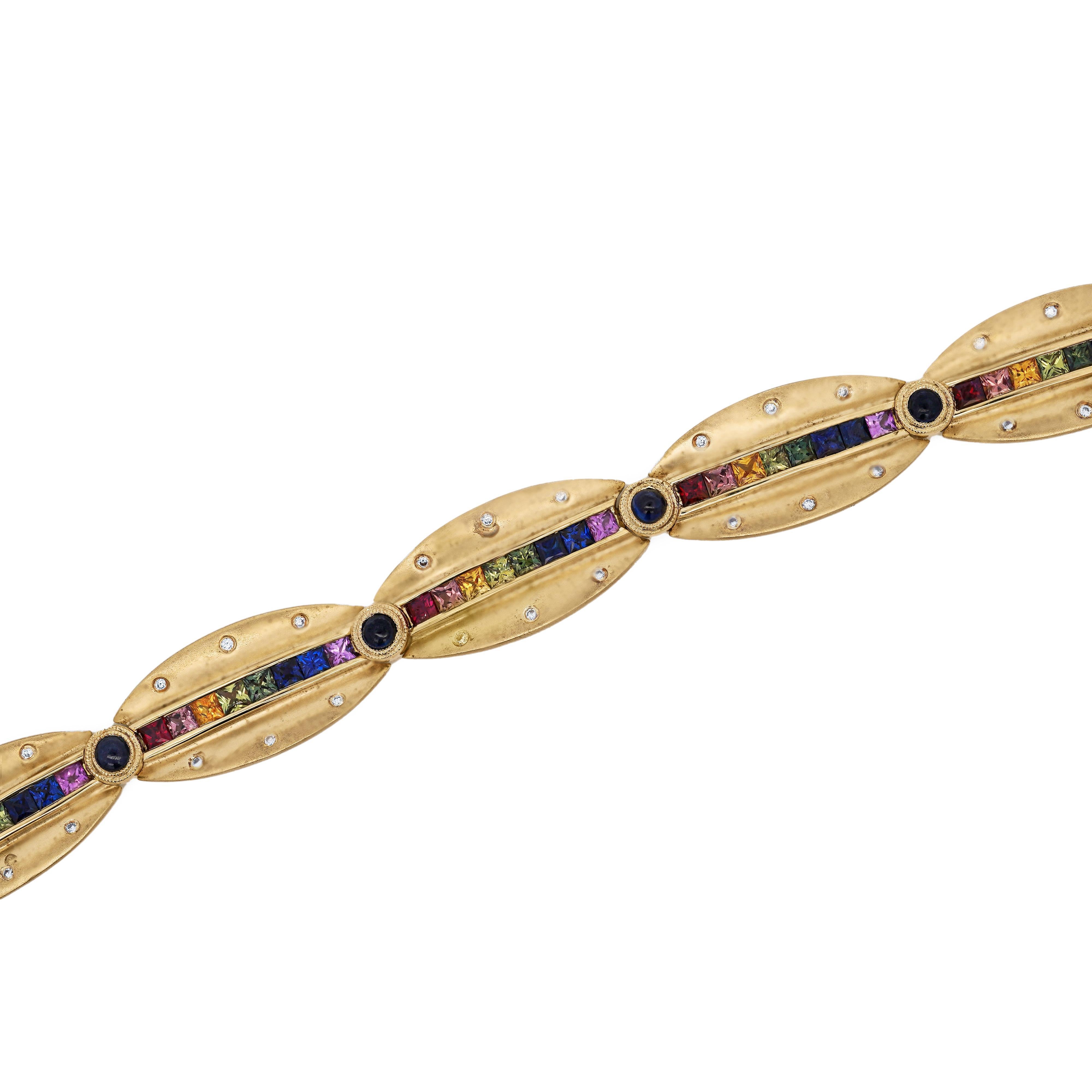 Auffälliges 6,75-Zoll-Armband mit 6,25 Karat Regenbogensaphiren und 0,56 Karat runden Diamanten aus massivem 18 Karat Gelbgold. Mit einer weichen, matten Textur und einem sicheren Boxverschluss.

Einzelheiten:
Artikel Typ: Gliederarmband
Metall: 18K