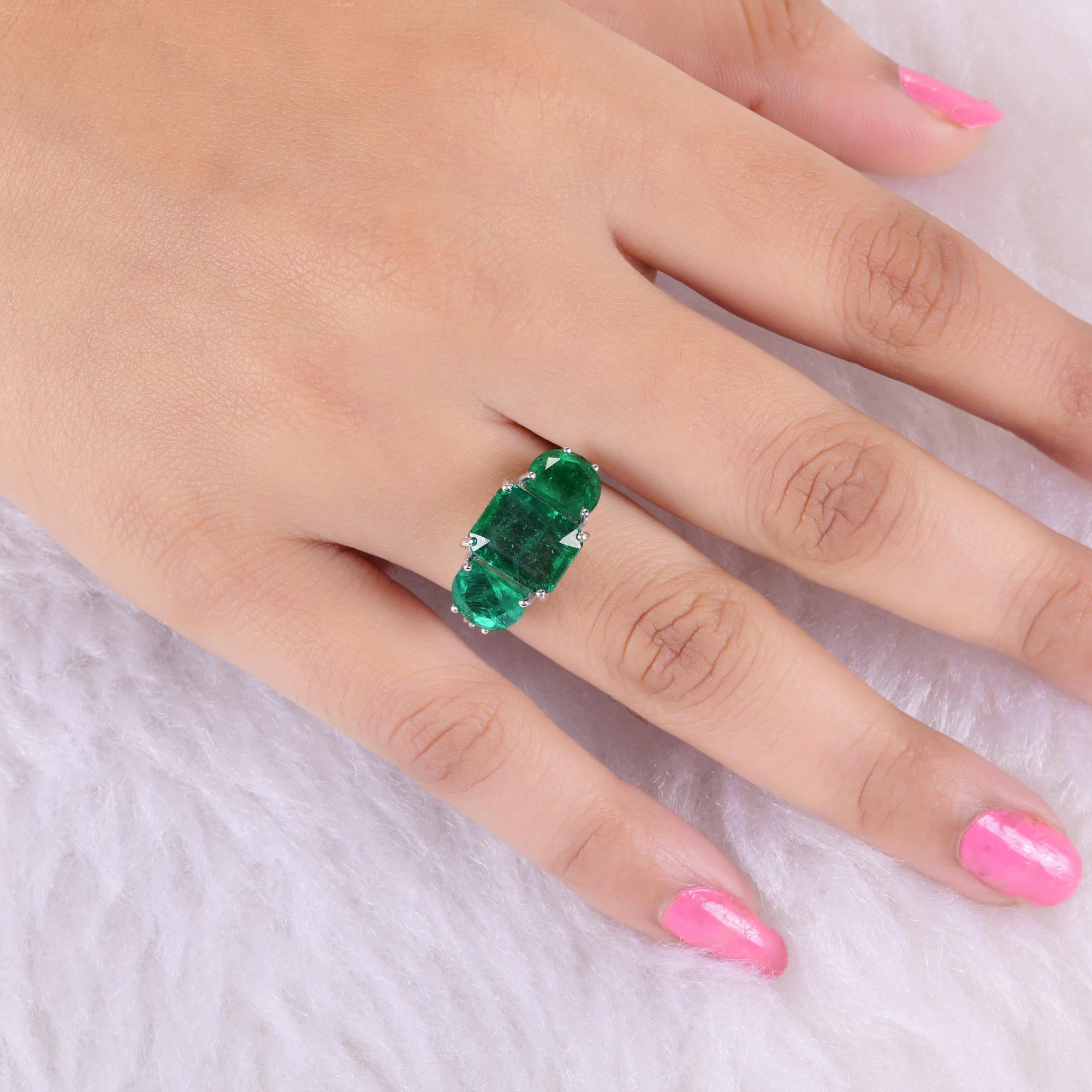Bague émeraude zambienne 6,25 carats 0,12 carat SI/H Diamond 14 Karat White Gold Neuf - En vente à Diera, Dubai