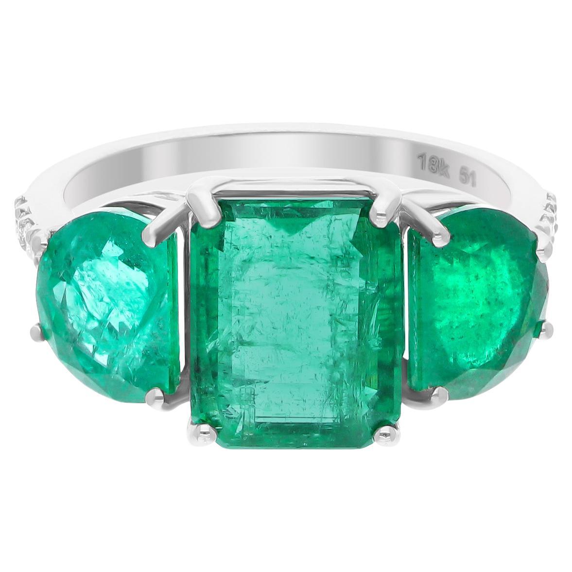 Bague en or blanc 18 carats avec émeraude de Zambie de 6,25 carats et diamants 0,12 carat SI/H