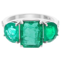 Bague en or blanc 18 carats avec émeraude de Zambie de 6,25 carats et diamants 0,12 carat SI/H
