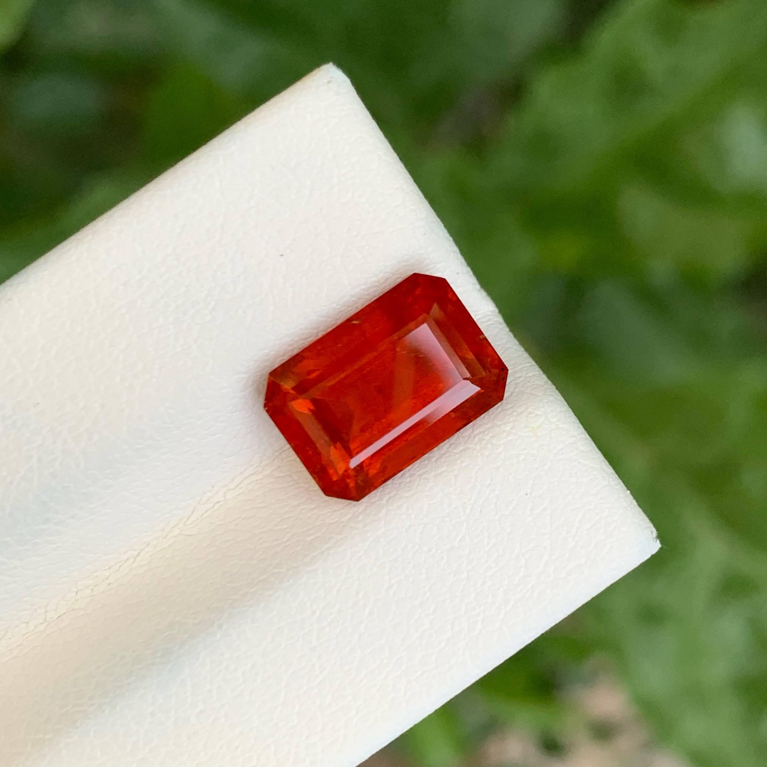 Gewicht 6,25 Karat
Abmessungen 11x7,8x6,3 mm
Behandlung Keine
Herkunft Afrika
Klarheit  (Geringfügig eingeschlossen
Form Achteck
Schliff Smaragd
NA


Dieser exquisite Fanta-Granat von 6,25 Karat ist ein atemberaubendes Beispiel natürlicher
