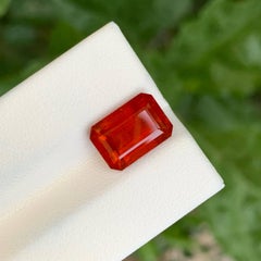 Pierre précieuse africaine naturelle taille émeraude grenat fanta de 6,25 carats