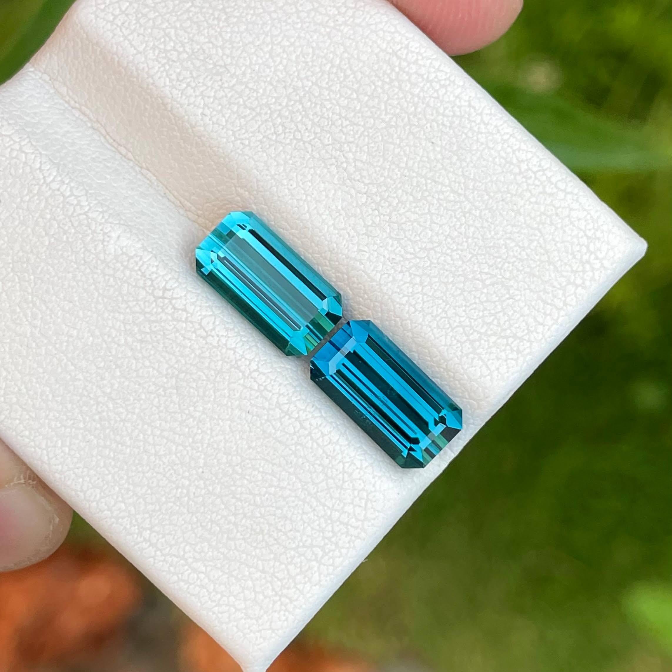 Peso 6,25 carati  
Dimensioni 11,0x6,0x5,0 mm
Trattamento nessuno 
Origine Afghanistan 
Chiarezza VVS o superiore 
Forma ottagonale 
Taglio smeraldo 
Nota: questa coppia è tagliata da un unico cristallo, ma c'è una piccola differenza di