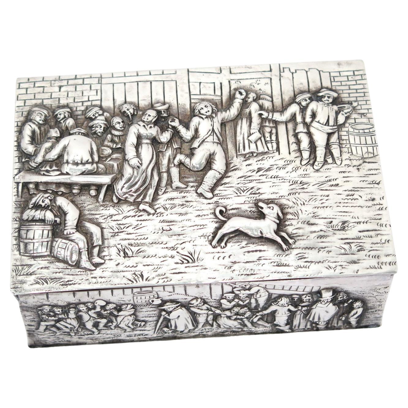 Boîte d'antiquités en argent sterling représentant une scène de danse de Hanau