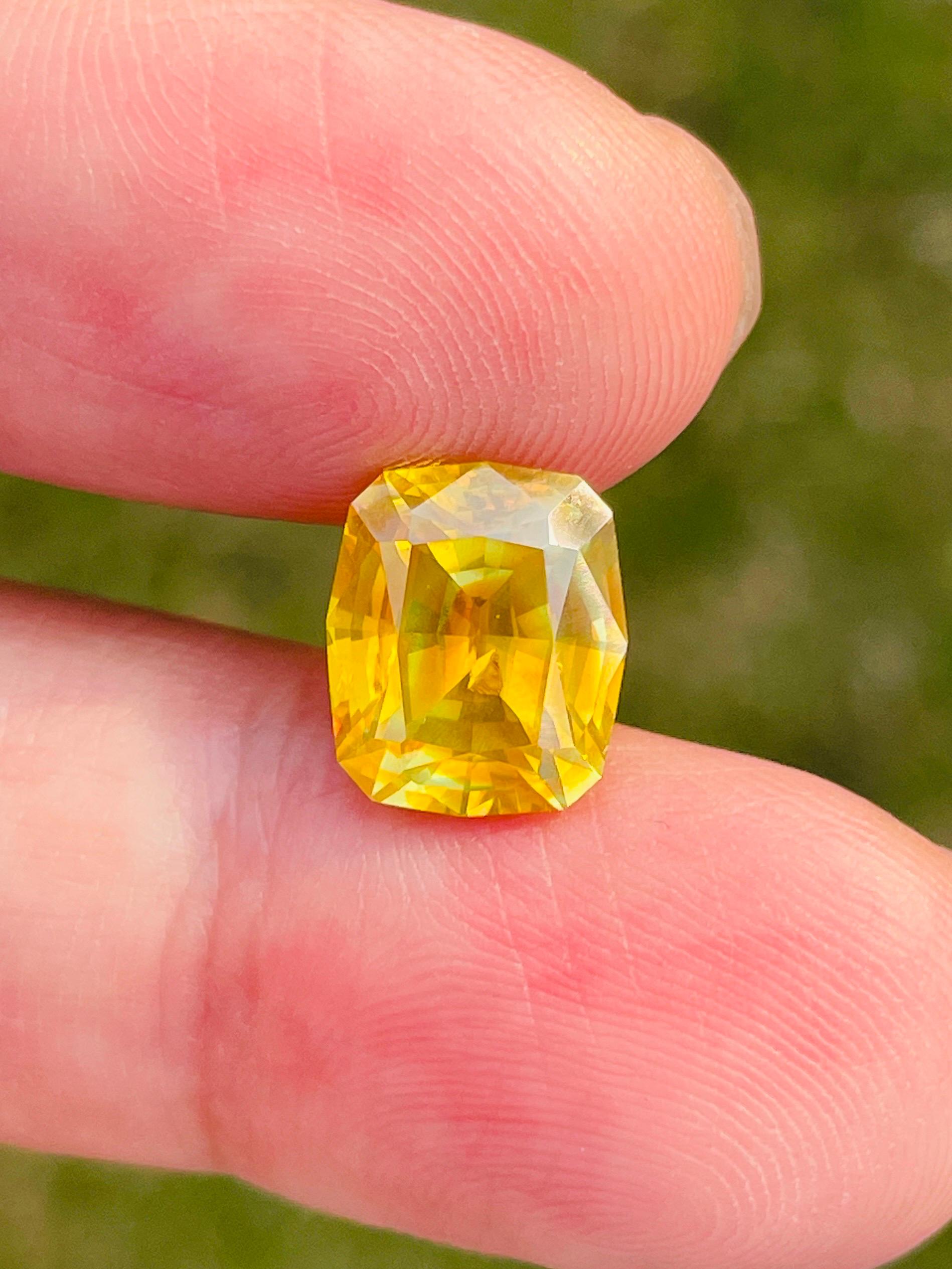 Brilliant Cut 6.25 natural sphalerite yellow multicolor play luster  precision cutting  For Sale