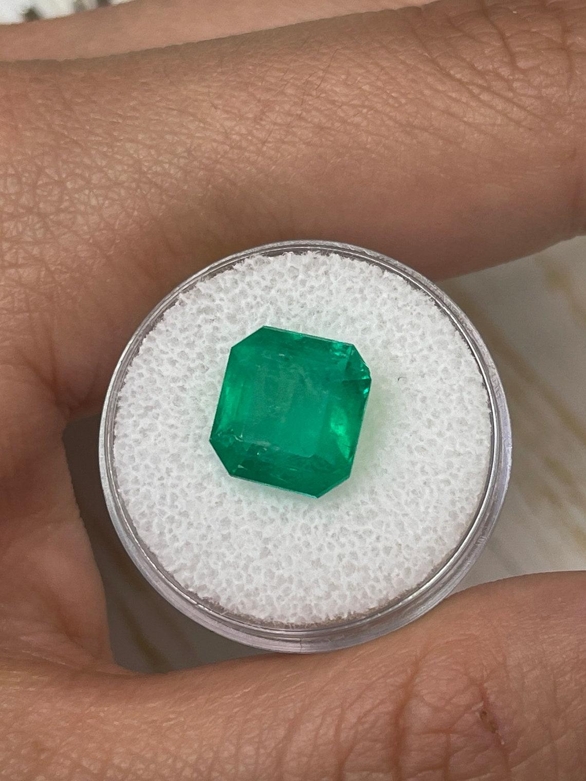 Taille Asscher 6.25ct Apple Green Asscher Cut Colombian Gem 11x11 Genuine May Birthstone (pierre de naissance de mai) en vente
