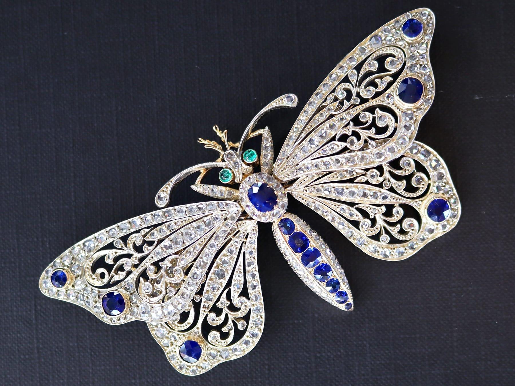 6.25ct Basaltic Sapphire, 0.24ct Emerald 7.30ct Diamond, 15k Yellow Gold Brooch In Excellent Condition For Sale In Jesmond, Newcastle Upon Tyne